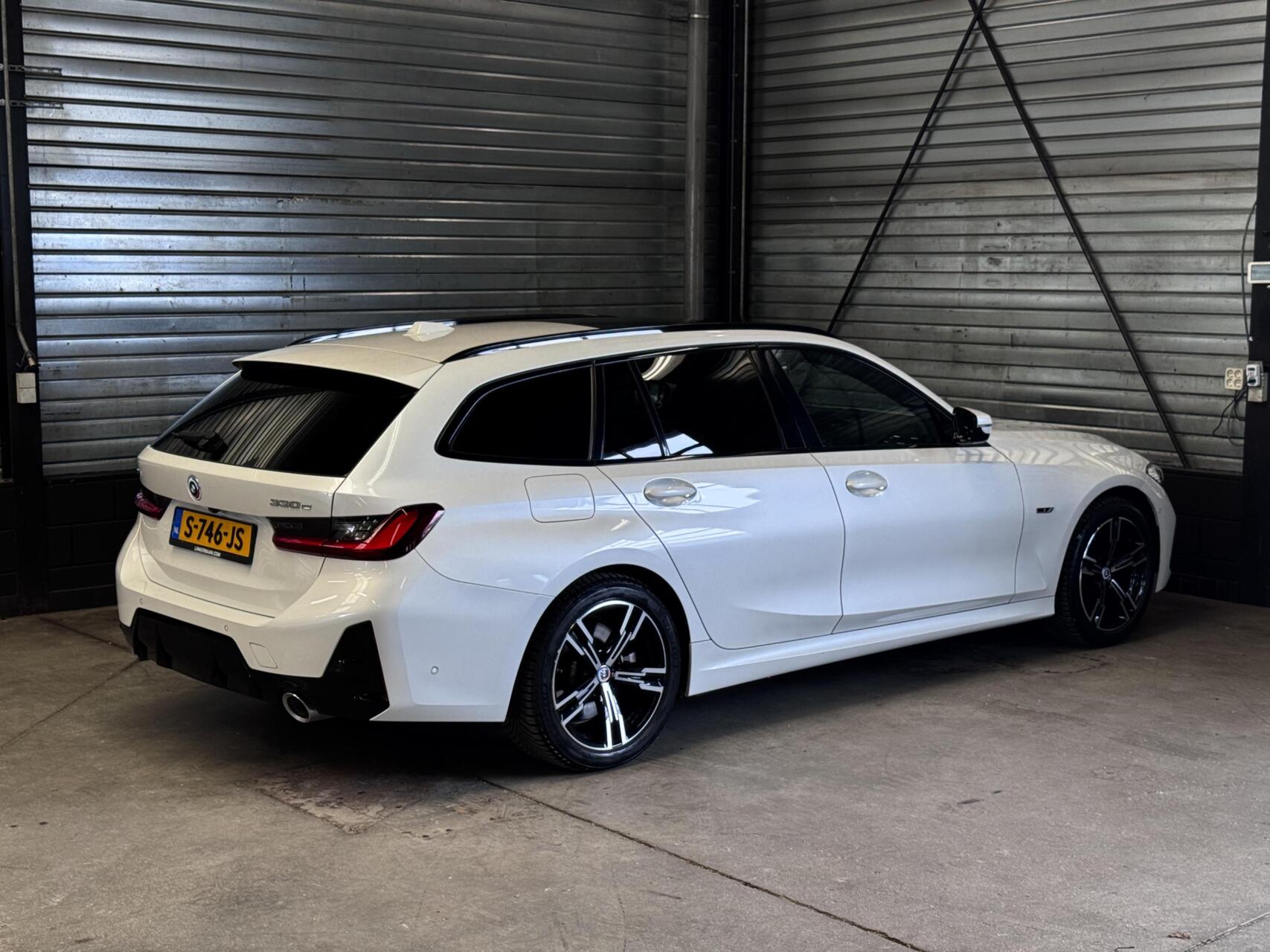 Foto van BMW 330e xDrive