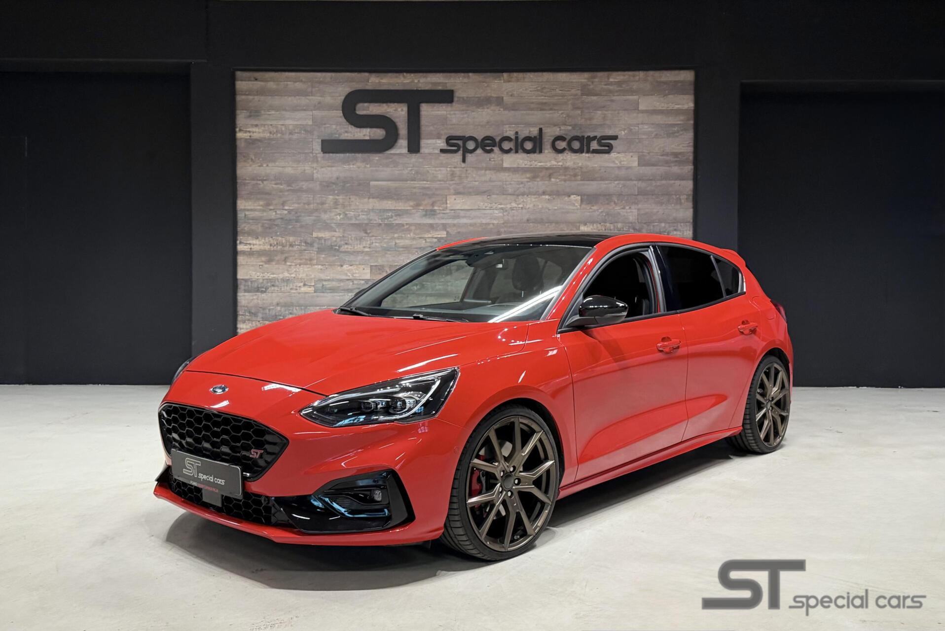 Ford Focus 2.3 EcoBoost ST-X|Pano|Performance Pack 2020 - voorkant