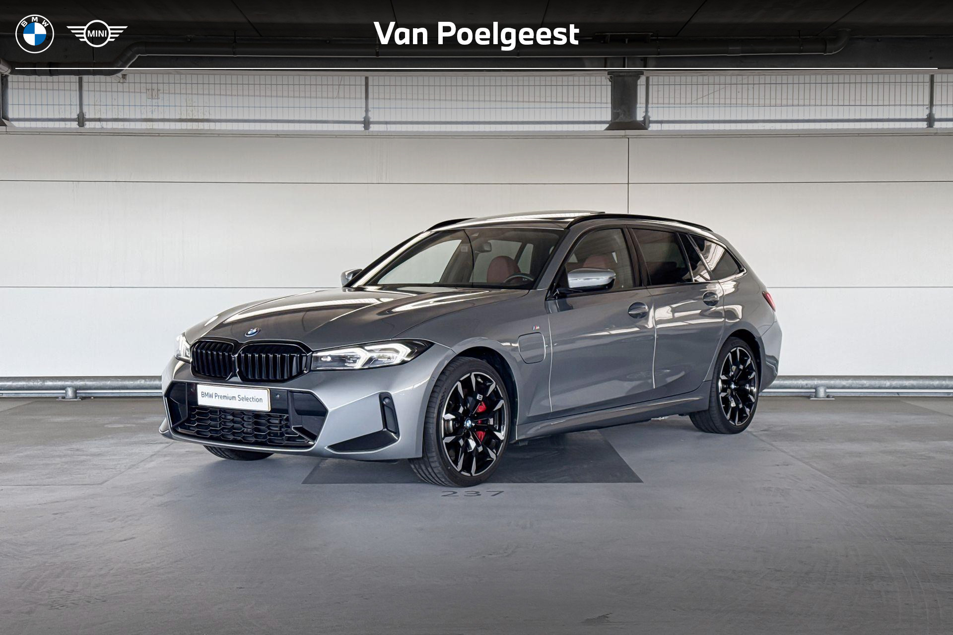 BMW 3-serie Touring 330e xDrive 2024 - voorkant
