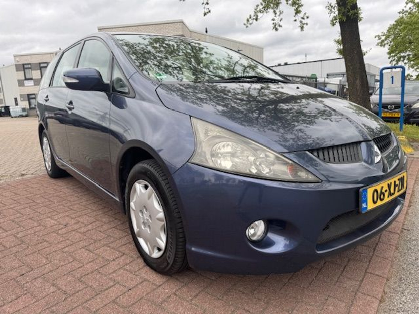 Mitsubishi Grandis 2.4-16V Inform 2007 - voorkant