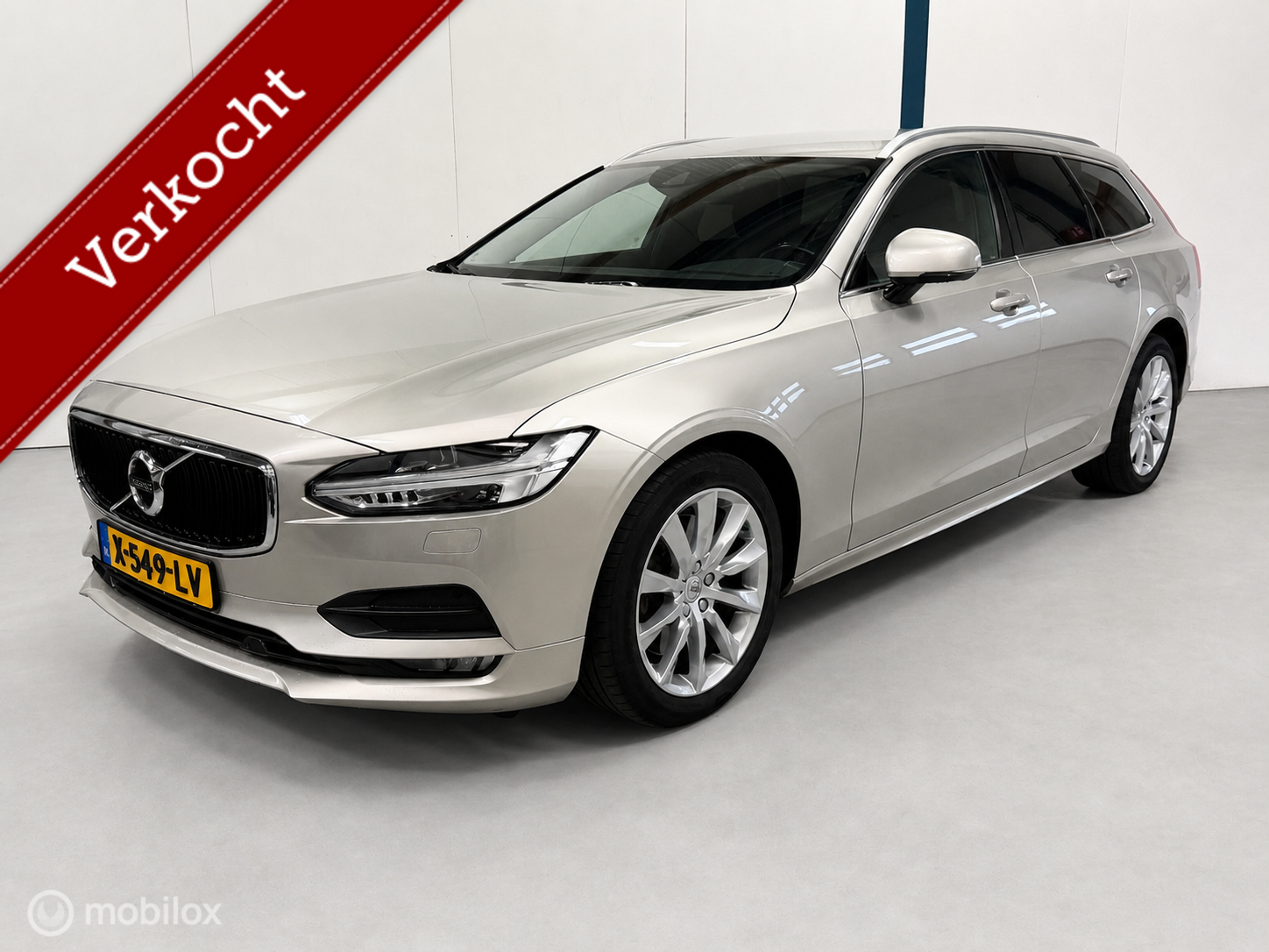 Volvo V90 2.0 T4 Momentum LEER / HARMAN KARDON 2019 - voorkant