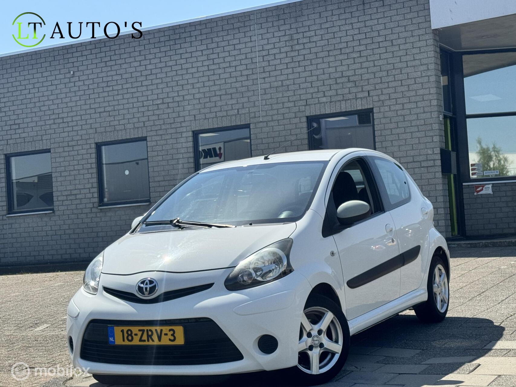 Toyota Toyota Aygo 1.0 VVT-i Aspiration|Airco Bluetooth 2012 - voorkant