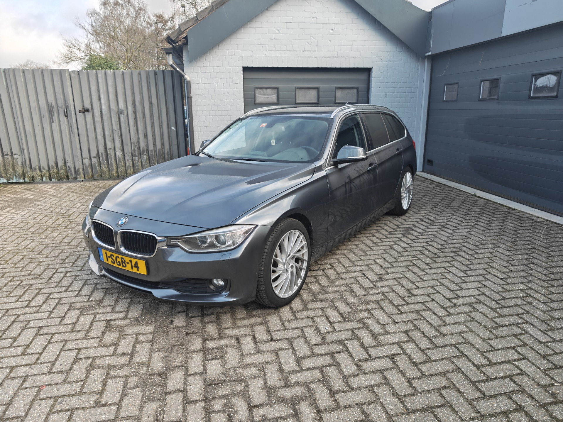 BMW 320ed 320d EfficientDynamics Edition Executive,Automaat,Cruise control,Climate control,Navi,Parking system 2013 - voorkant