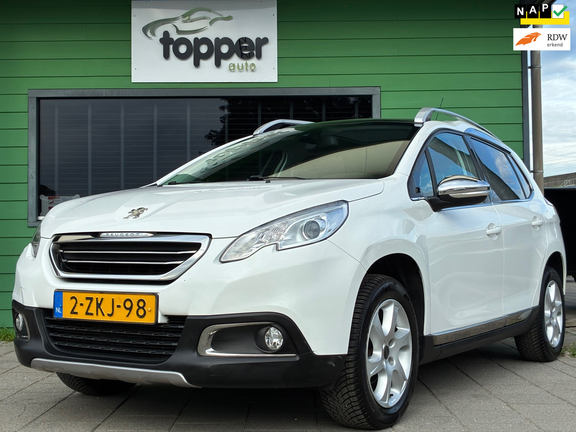 Peugeot 2008 1.2 PureTech Allure|1e Eigenaar|Automaat|D-riem v.v.|Panoramadak|Navigatie|CruiseControl|Climatronic|Trekhaak 2015 - voorkant