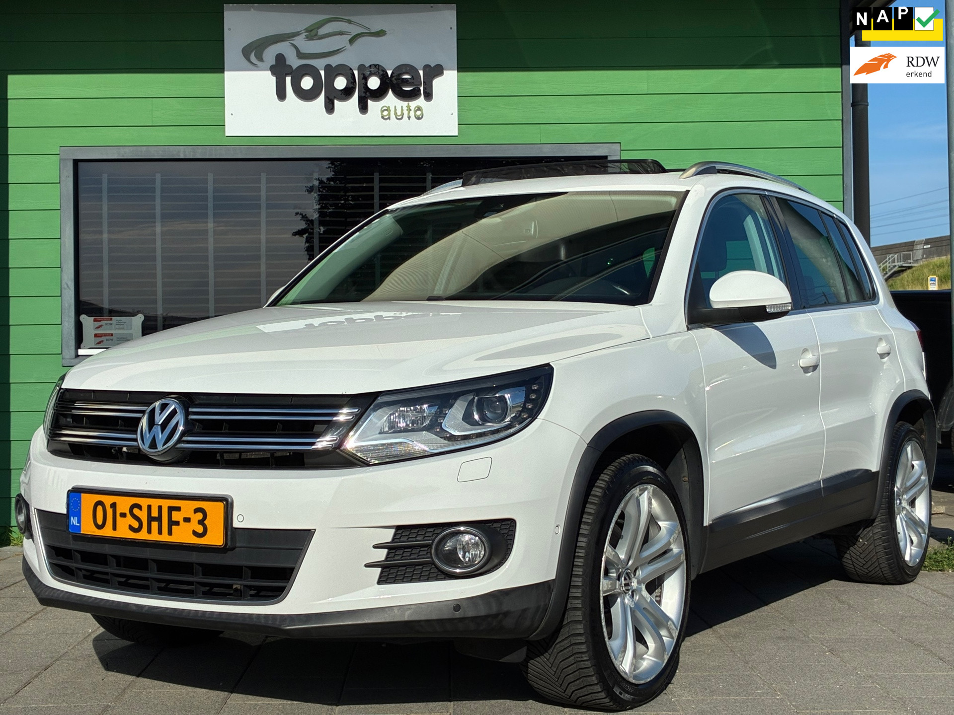 Volkswagen Tiguan 1.4 TSI Sport&Style|2e Eigenaar|Panoramadak|Navigatie|Camera|CruiseControl|Climatronic|PDC 2011 - voorkant