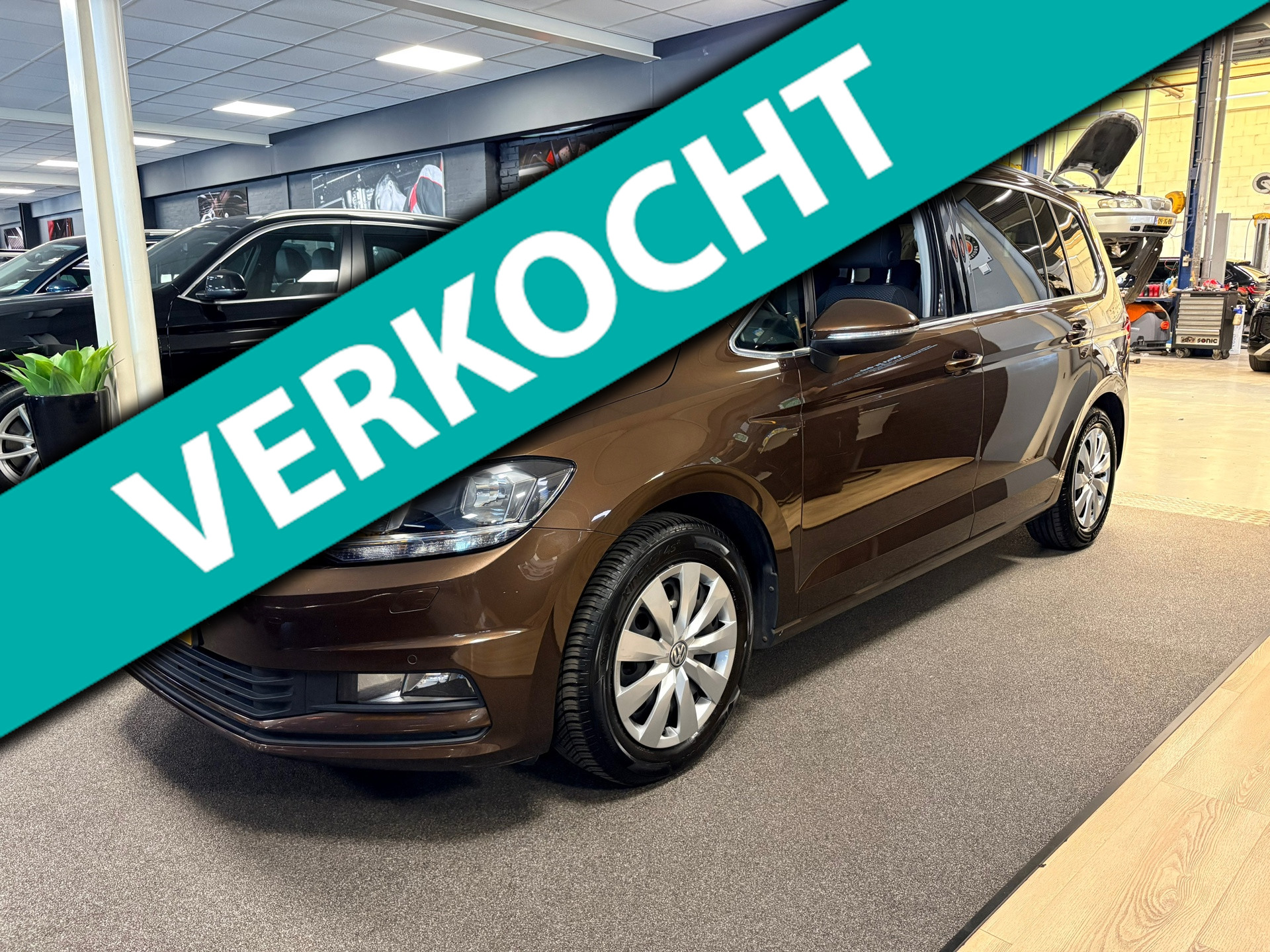 Volkswagen Touran 1.4 TSI Highline 7p/navi/stoelverw/media /clima/boeken/trekhaak 2015 - voorkant