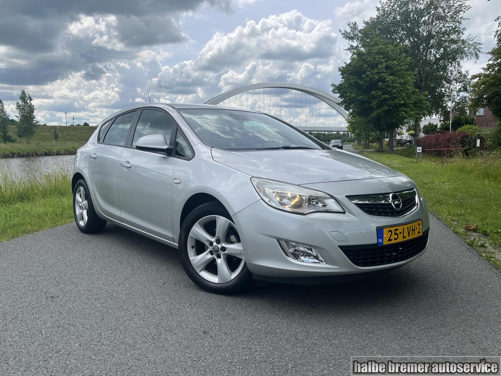 Opel Astra 1.4 Edition 2010 - voorkant