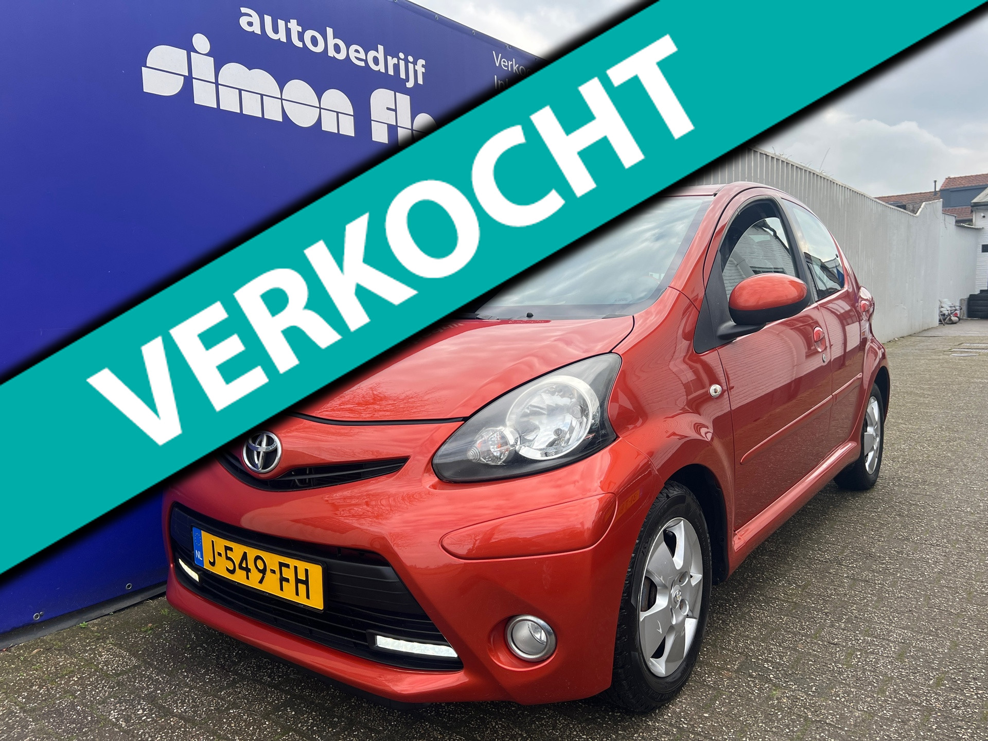 Toyota Toyota Aygo 1.0 VVT-i Dynamic Orange*AIRCO/NWE KOPPELING* 2012 - voorkant