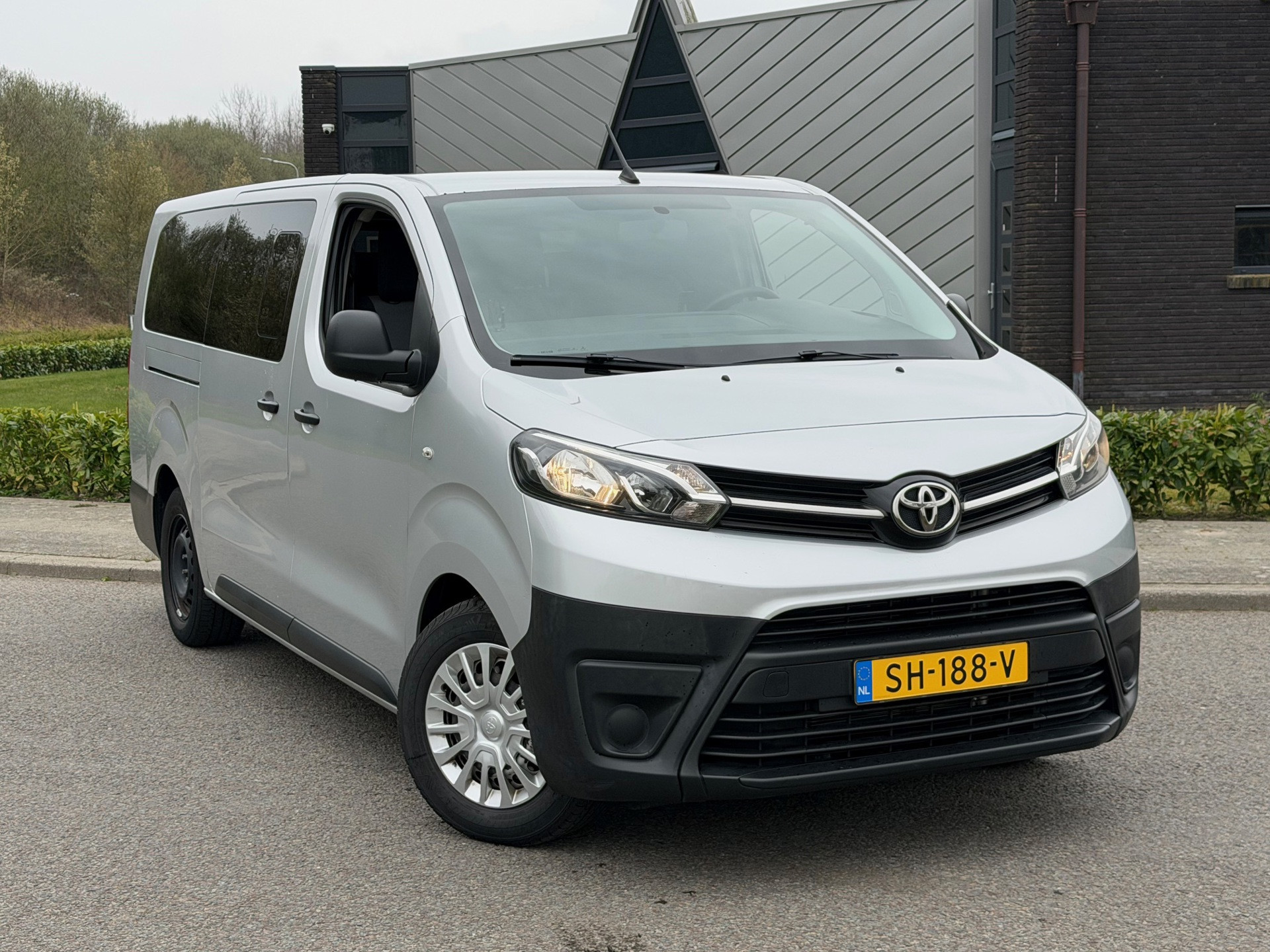 Toyota Proace 1.6 D-4D Cool Comfort Long  9 persoons | pano | Airco | Cruise | Radio | 2018 - voorkant