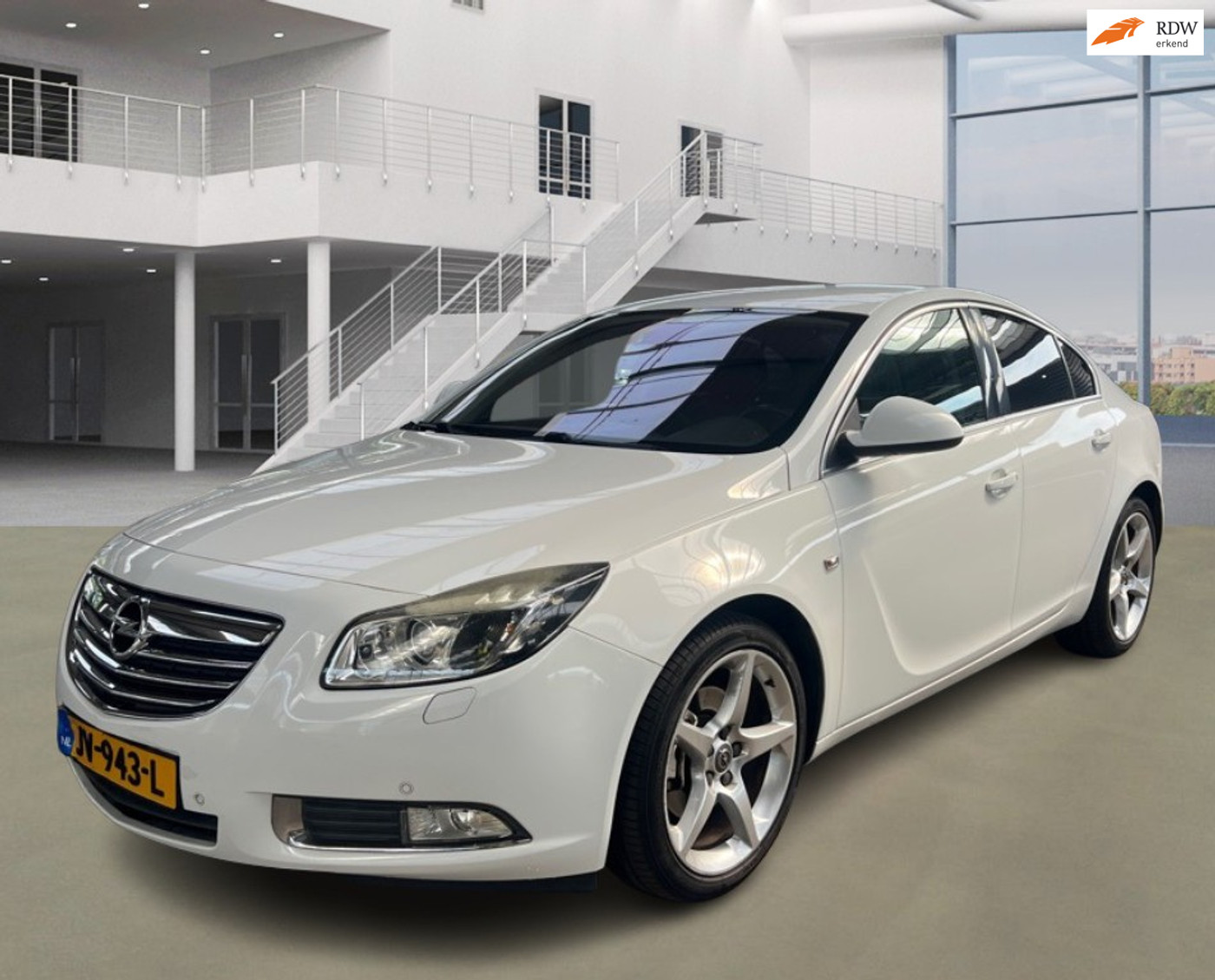 Opel Insignia 2.0 T Cosmo 4x4 NAVI PSENSOR LEDER CRUISE 2 X SLEUTELS 2009 - voorkant