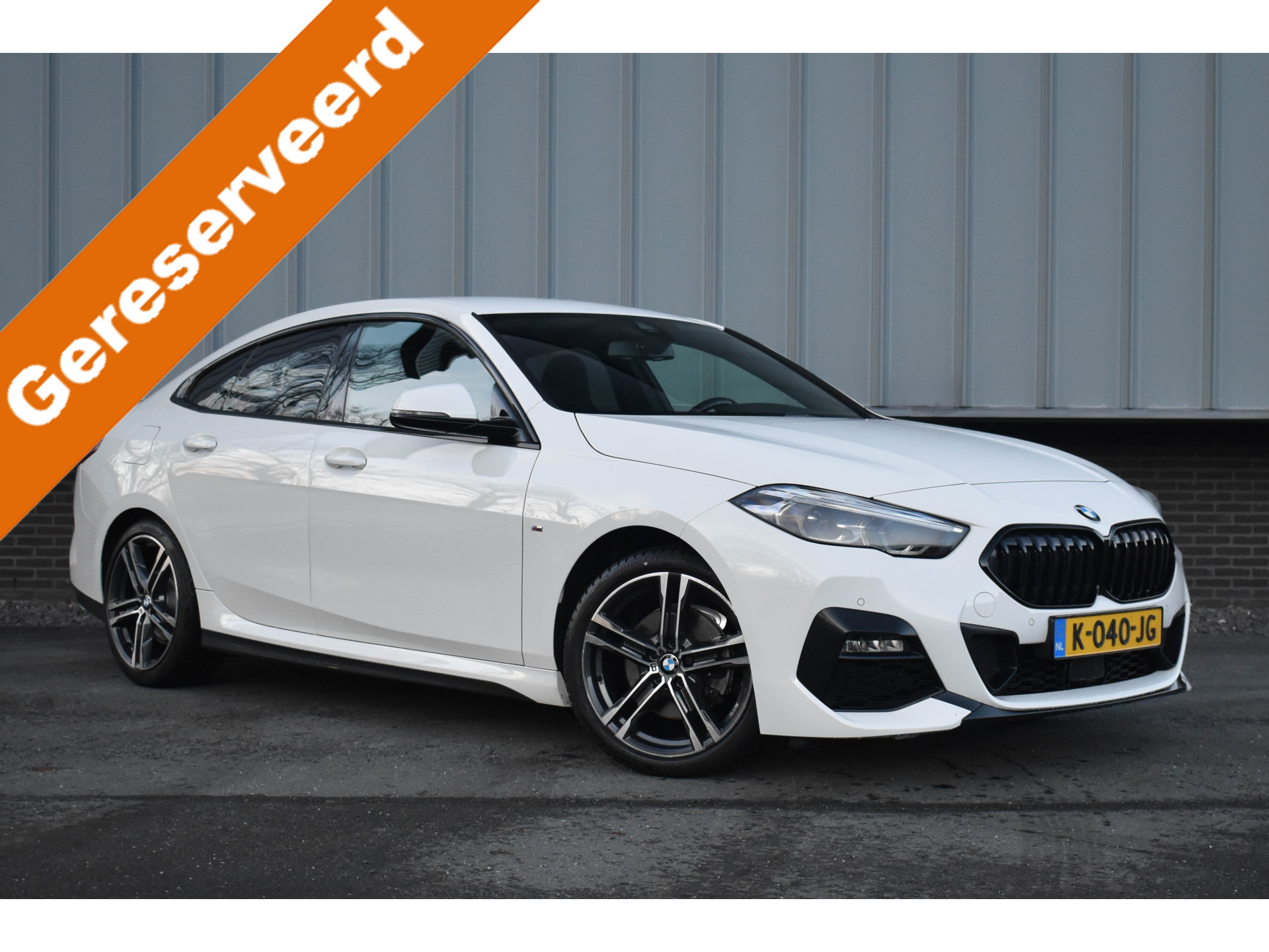 BMW 218i 218i M-Sport | Schaalstoel | Carplay | Virtual | NL Auto | Stoelverwarming 2021 - voorkant