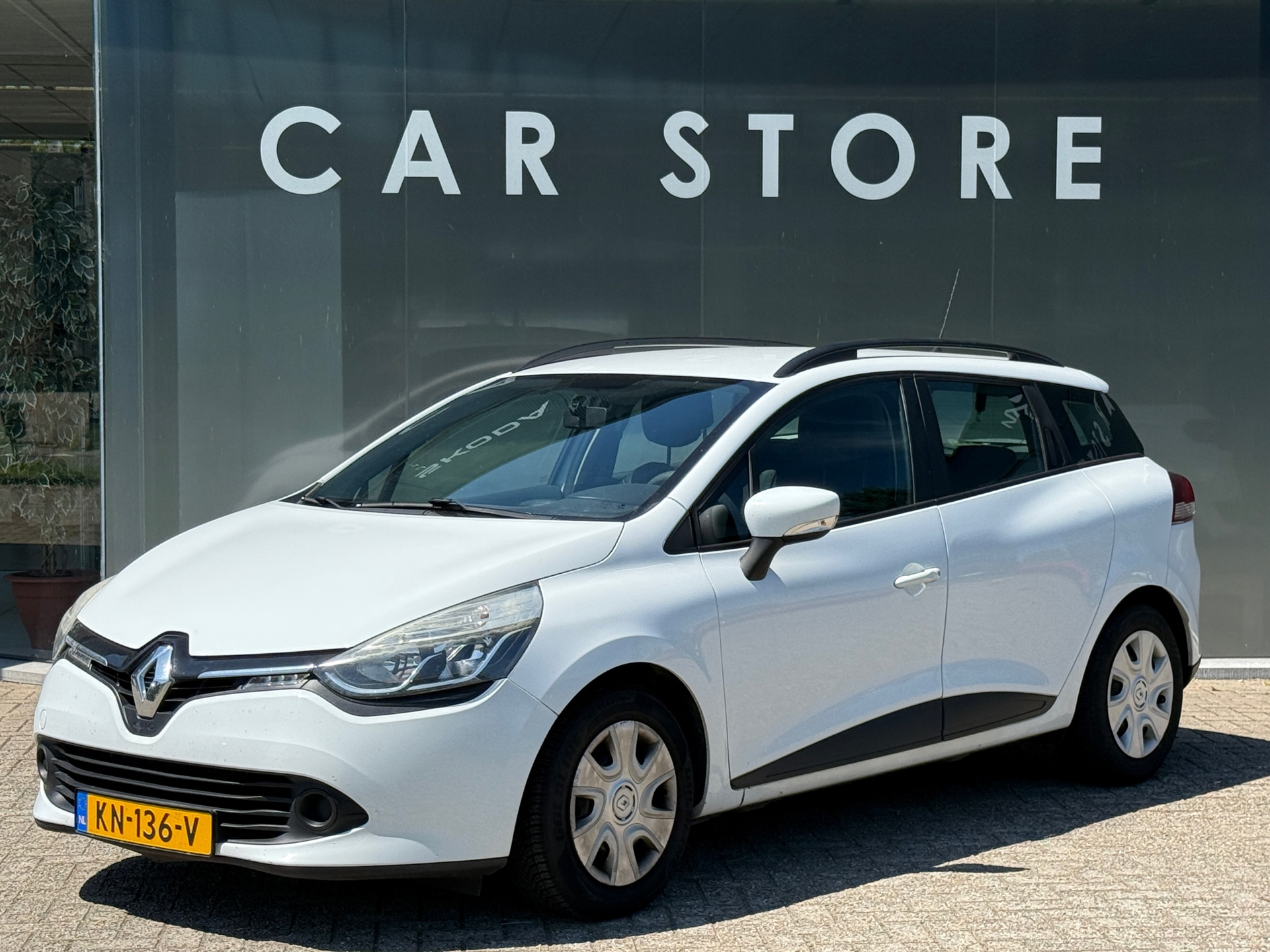 Renault Clio 1.5 dCi ECO Expression NAVI PDC CRUISE CONTROLE 2016 - voorkant