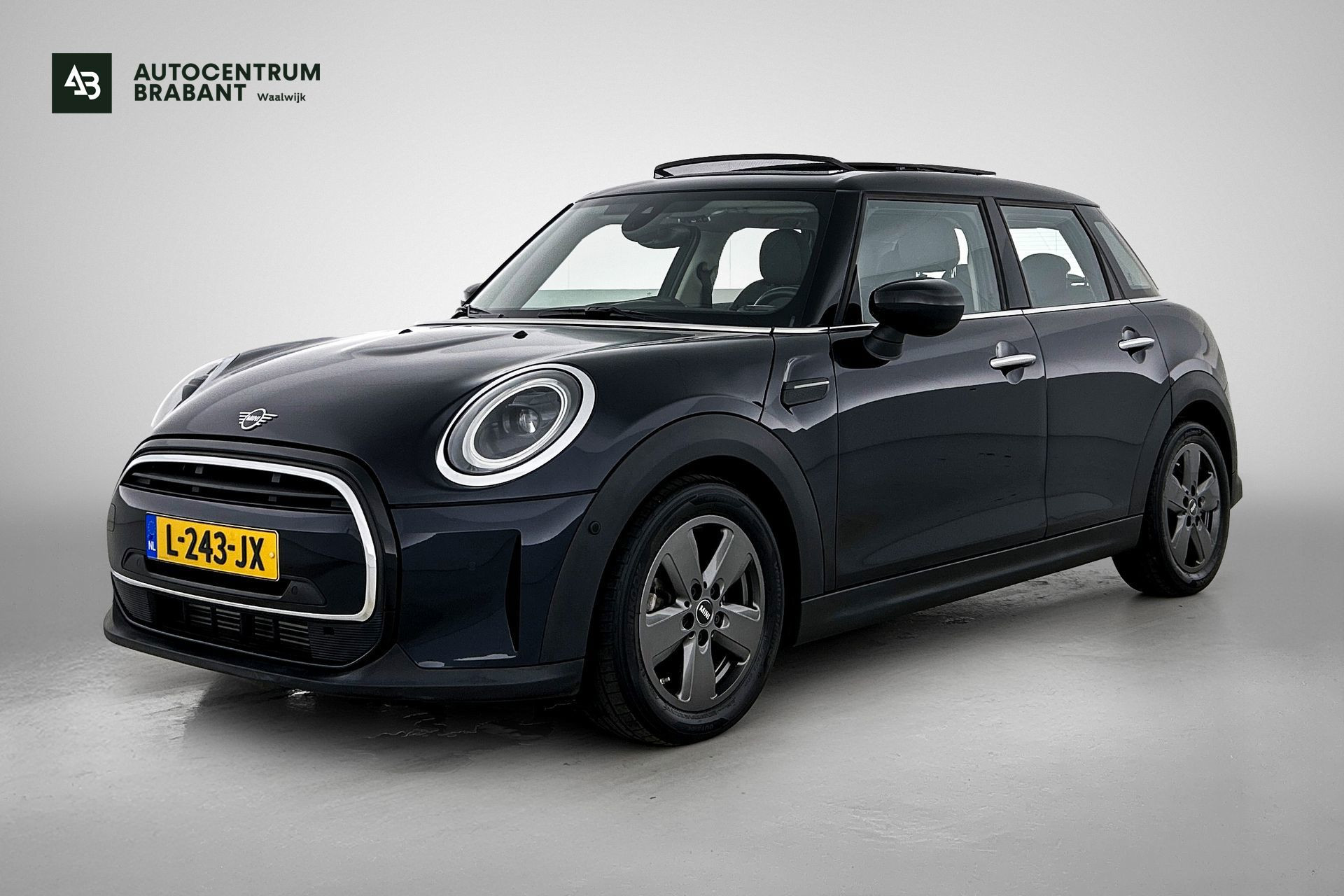 Mini Cooper 1.5 Cooper Classic (NL-auto, 1e Eig, Dealer OnderH, Panorama,  Carplay, Navi Prof, Sportstoel, ParkeerS, Climate, Etc) 2021 - voorkant
