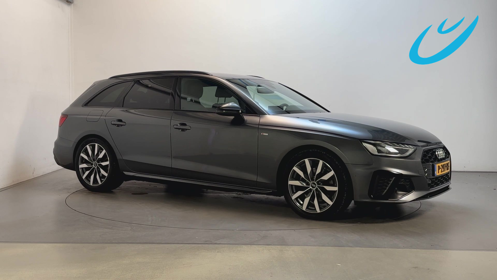 Audi A4 Avant 35 TFSI S Edition Competition Stoelverwarming Parkeersensoren DAB+ LED App-Connect 2022 - voorkant