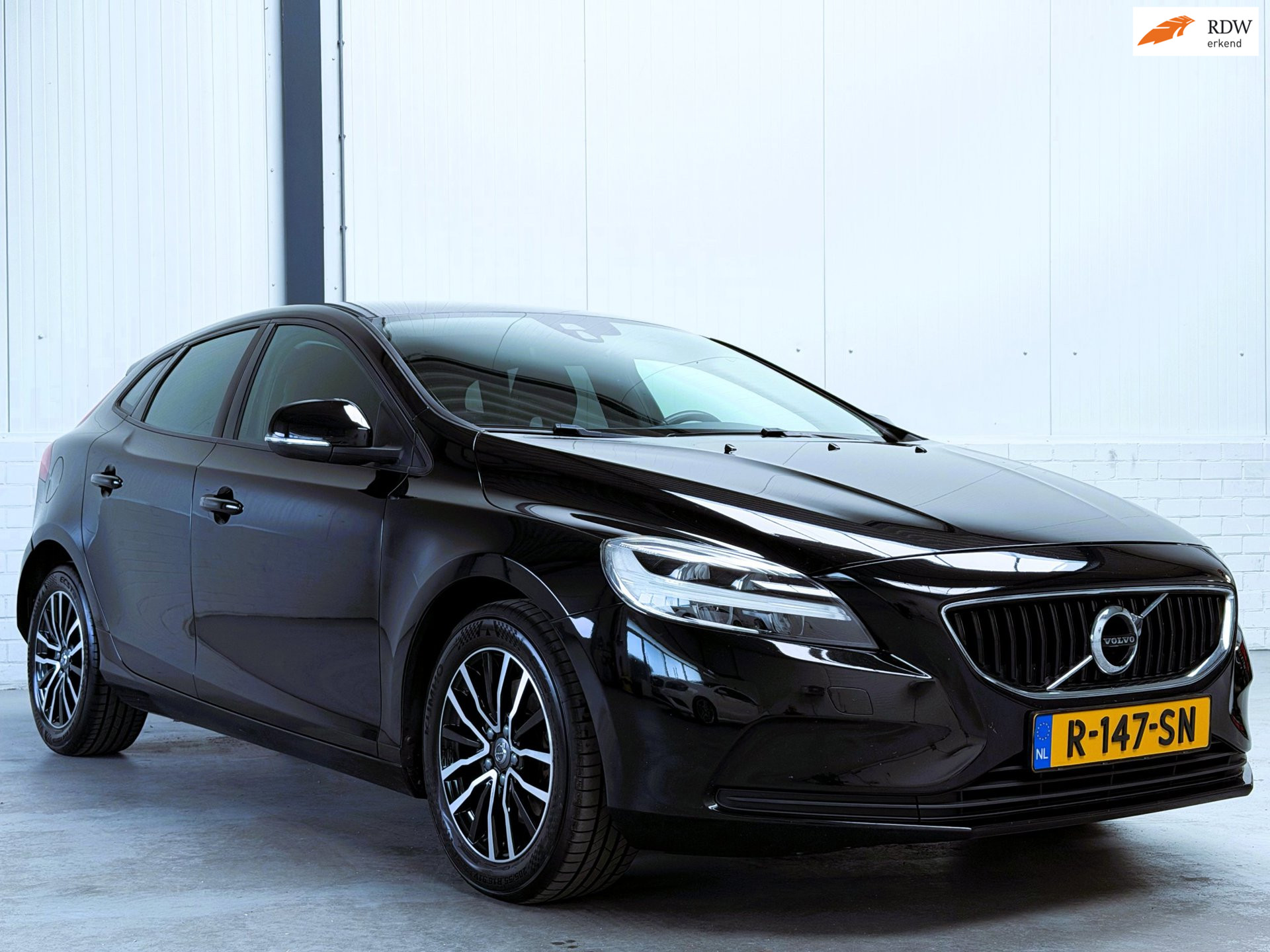 Volvo V40 2.0 T2 Inscription|Trekhaak|Full LED 2019 - voorkant