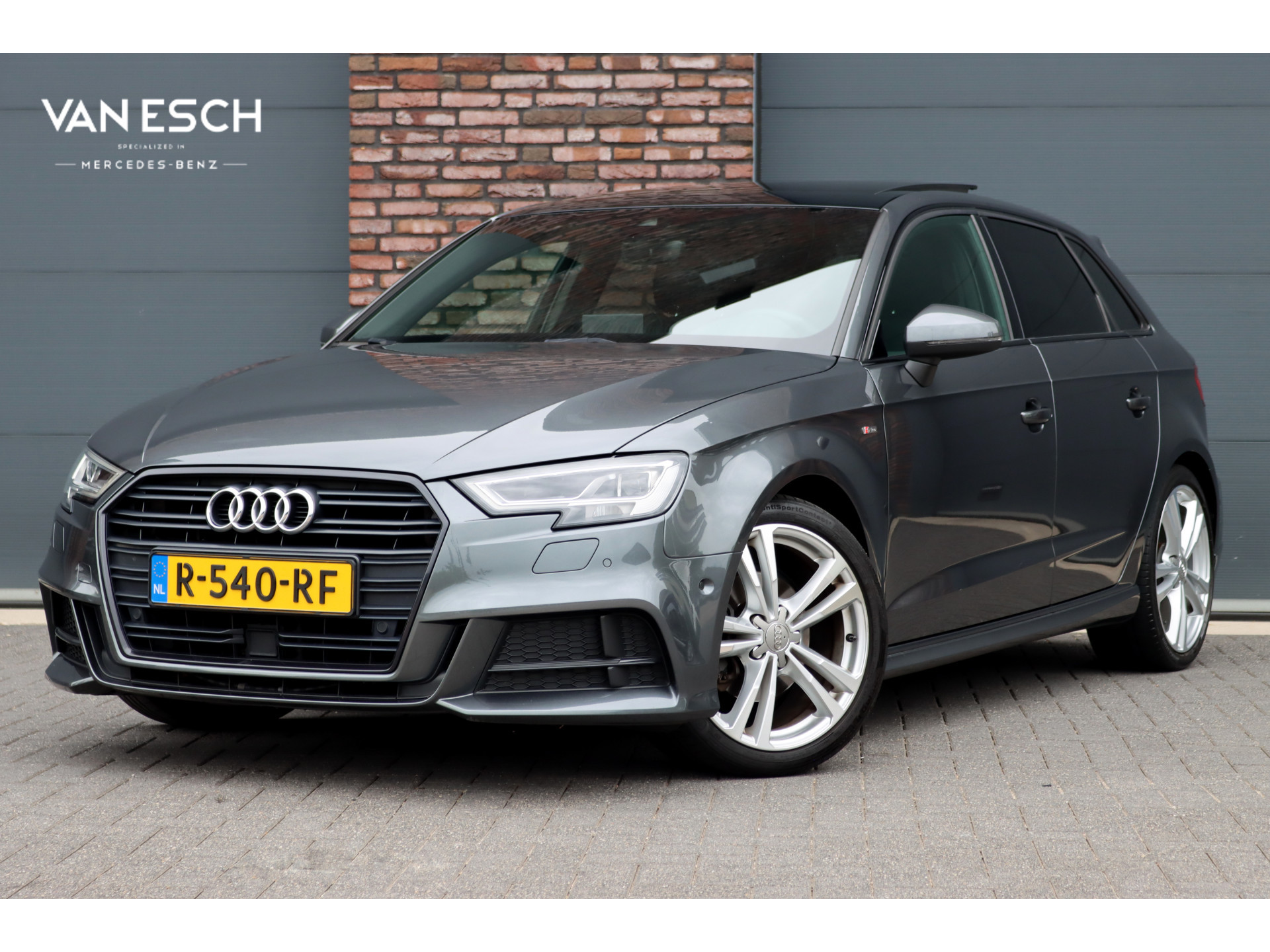 Audi A3 Sportback 1.5 TFSI CoD Sport S Line Edition | Automaat | 2017 - voorkant