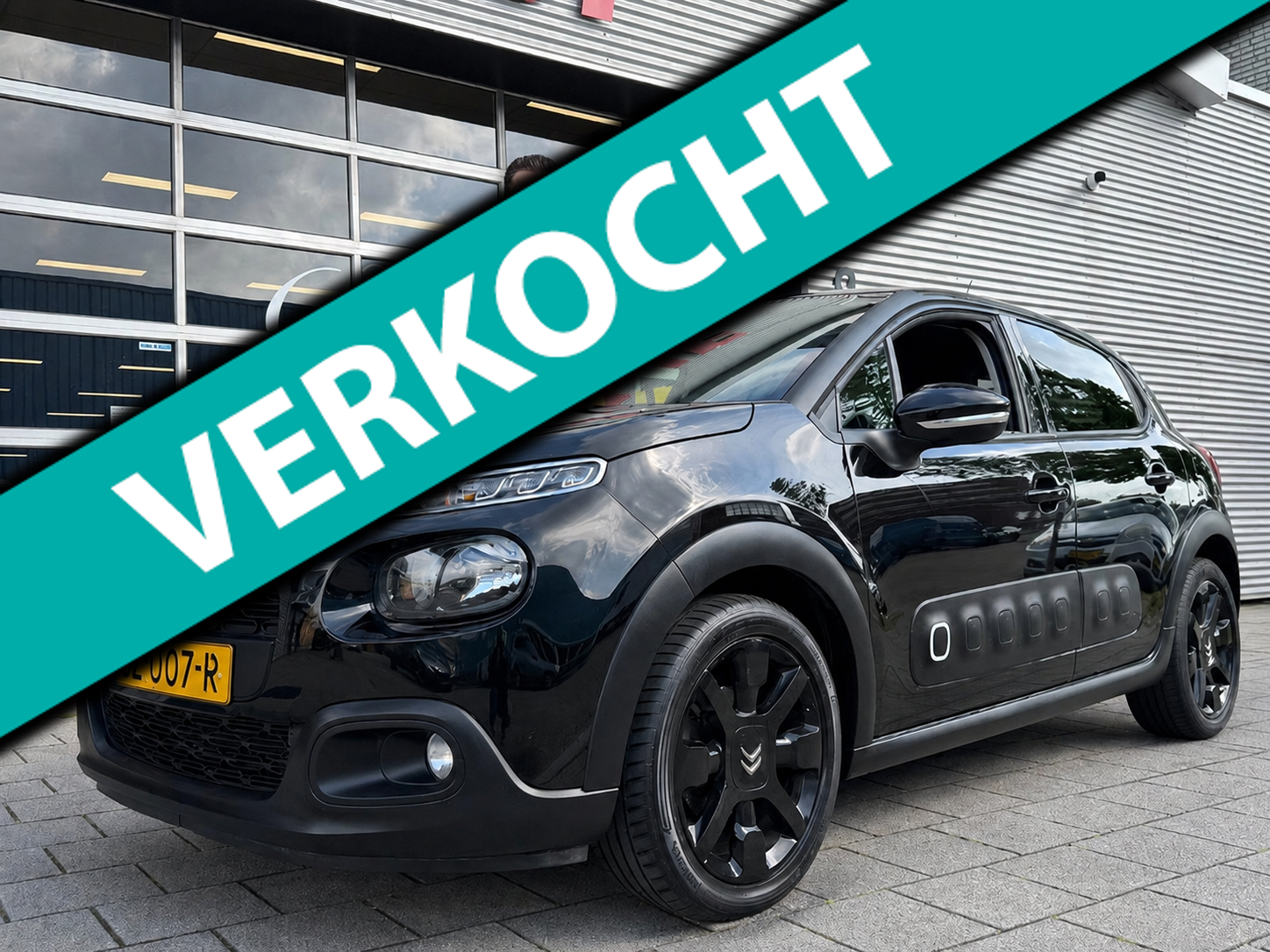Citroen C3 1.2 PureTech S&S Shine Navigatie / Apple CarPlay I Airco I Sport velgen I LED I PDC / Camera I Dealer onderhouden 2018 - voorkant