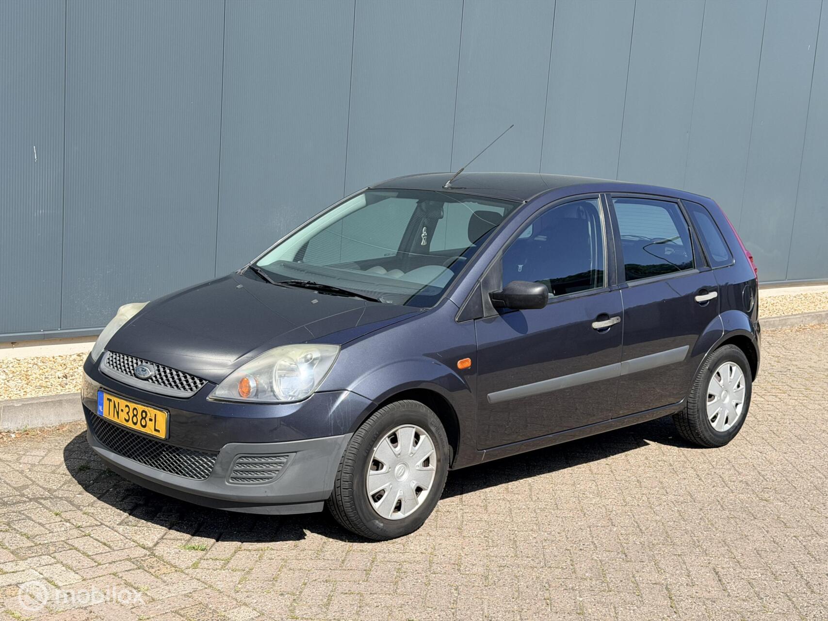 Ford Fiesta 1.25 Ghia NWEAPK/AIRCO 2009 - voorkant