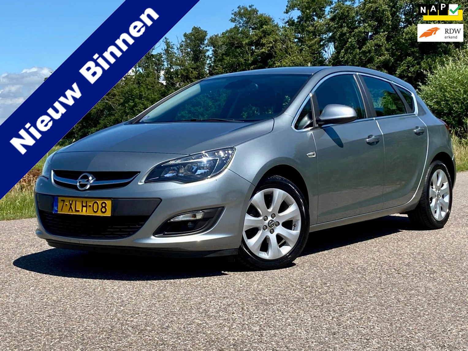 Opel Astra 1.4 Turbo Blitz Clima Carplay Navi Camera 17'' Dealer Onderhouden NAP Trekhaak PDC 6BAK 2014 - voorkant