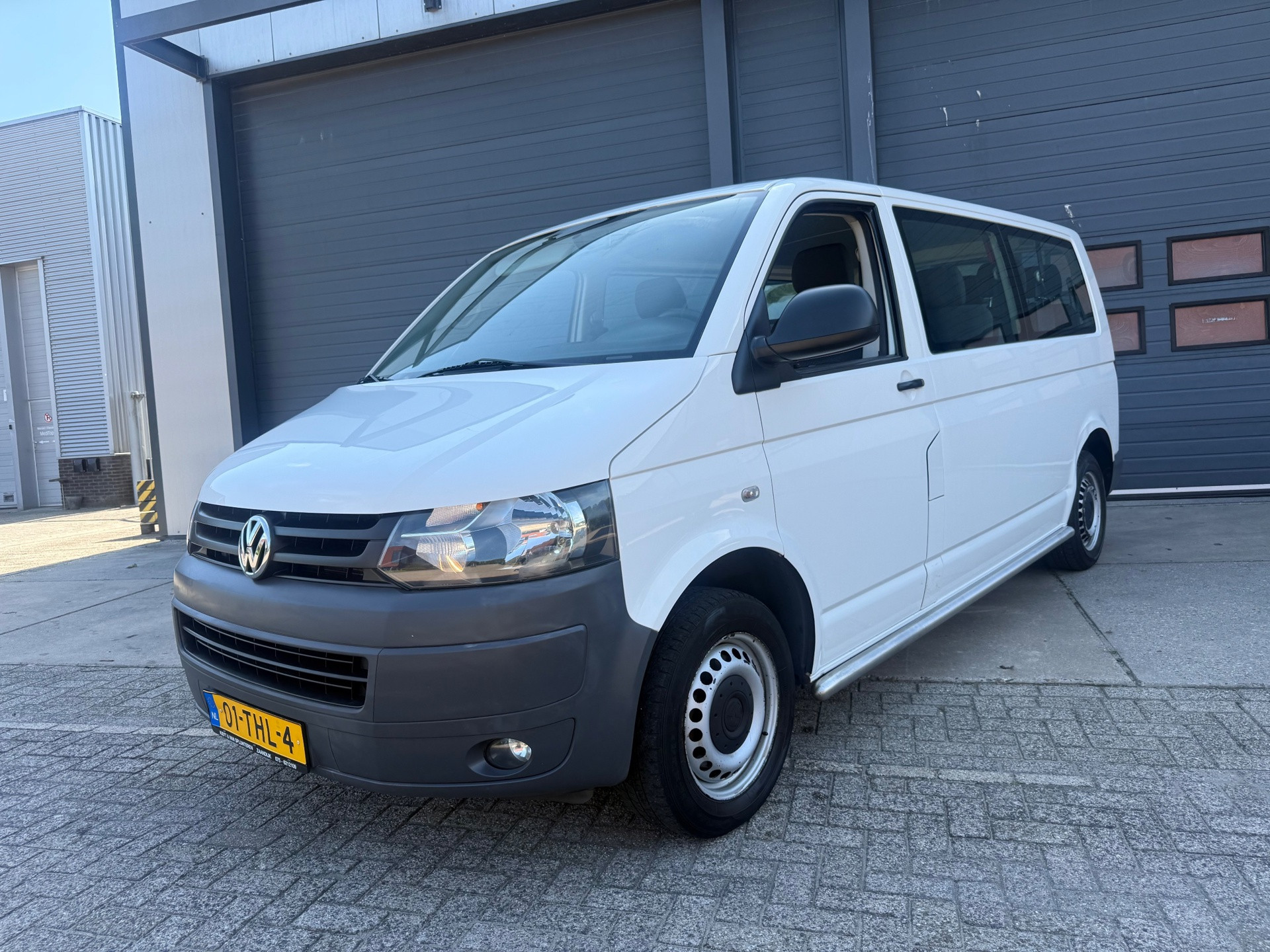 Volkswagen Kombi 2.0 TDI L2H1 9 Persoon Comfortline 2012 - voorkant