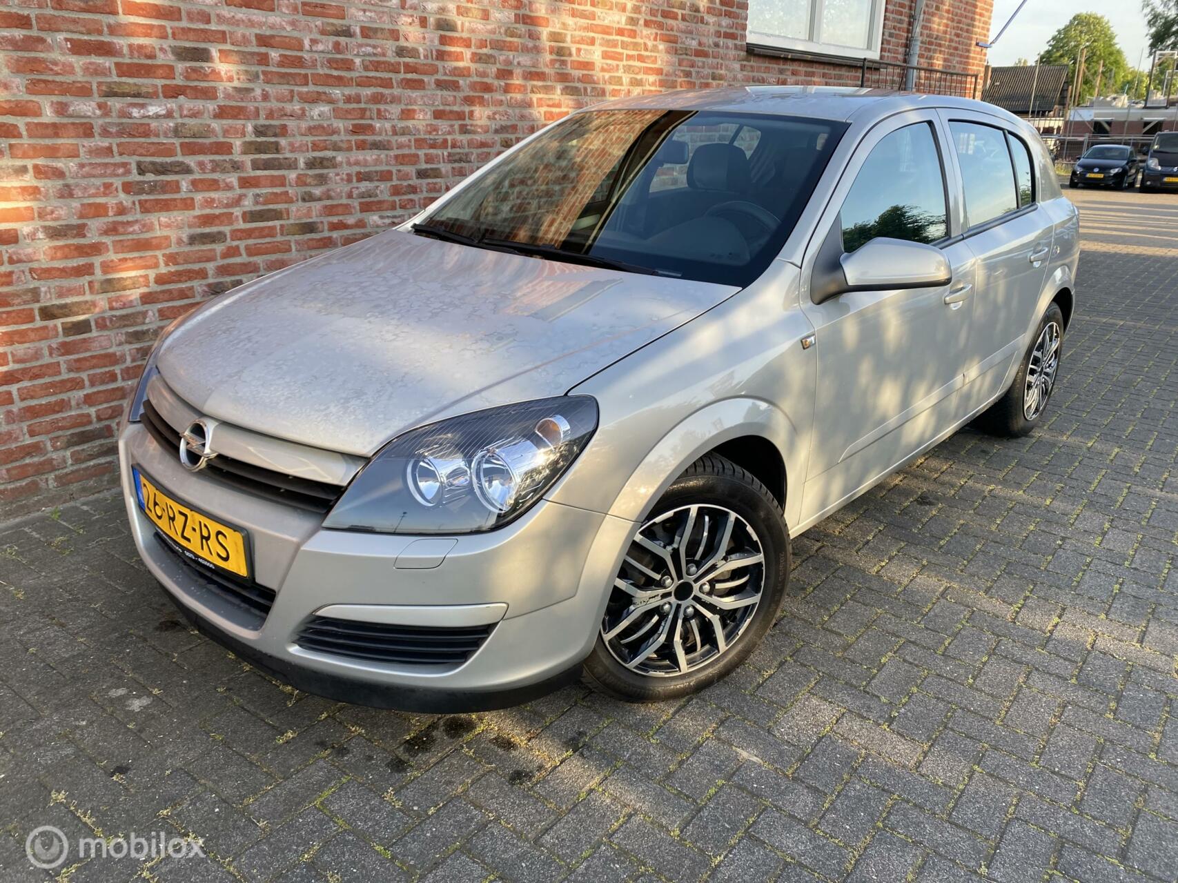 Opel Astra 1.6 Executive 2005 - voorkant