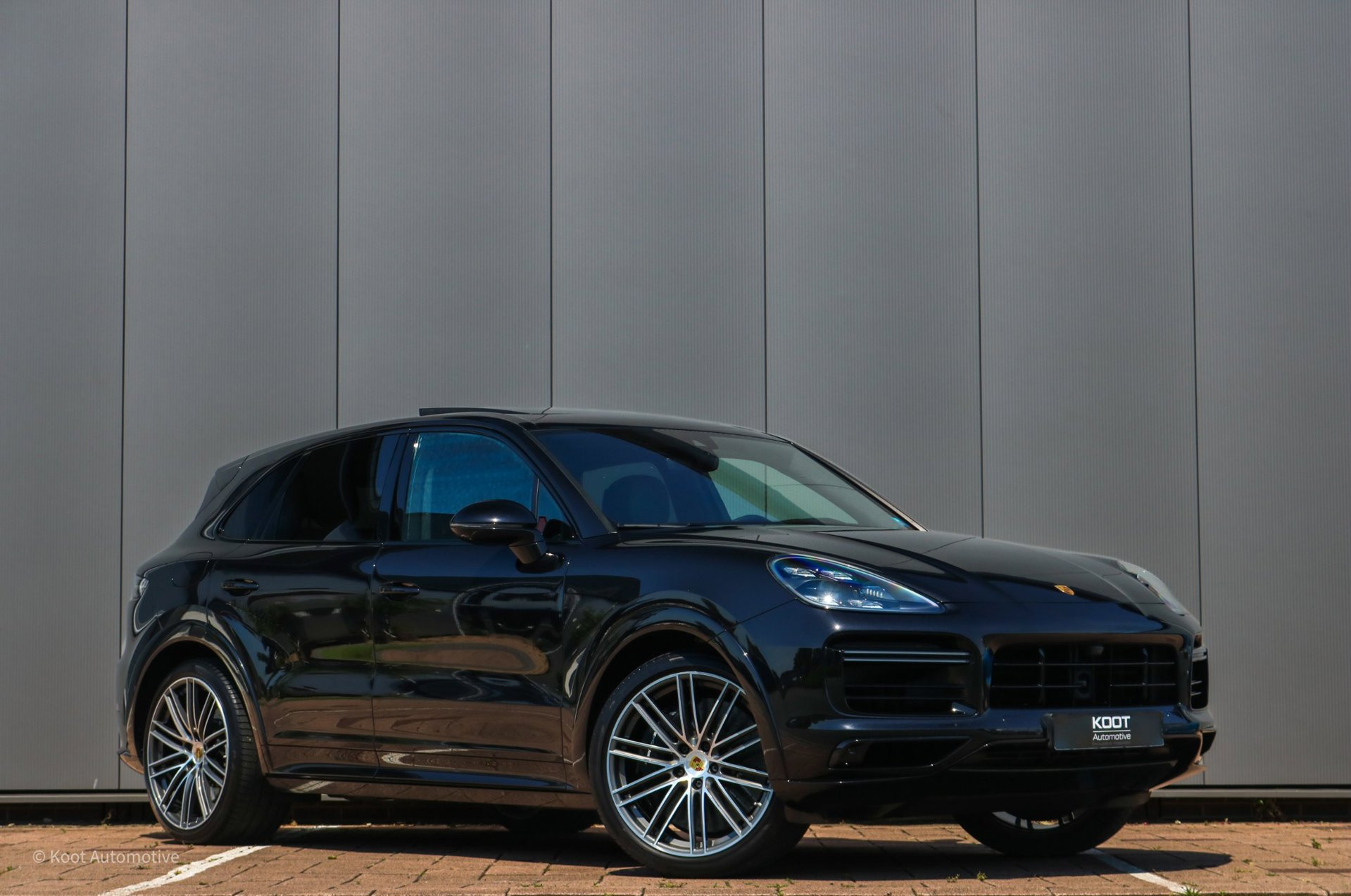 Foto van PORSCHE CAYENNE TURBO S E-HYBRID