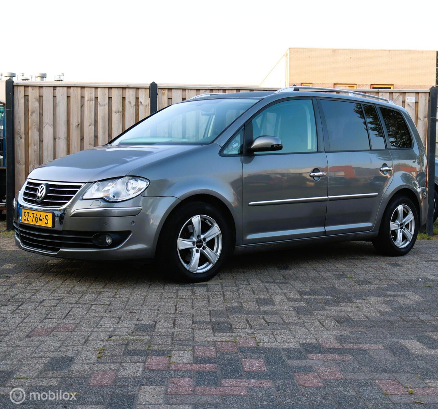 Volkswagen Touran 1.4 TSI Highline Nieuwe apk 7 pers 2008 - voorkant