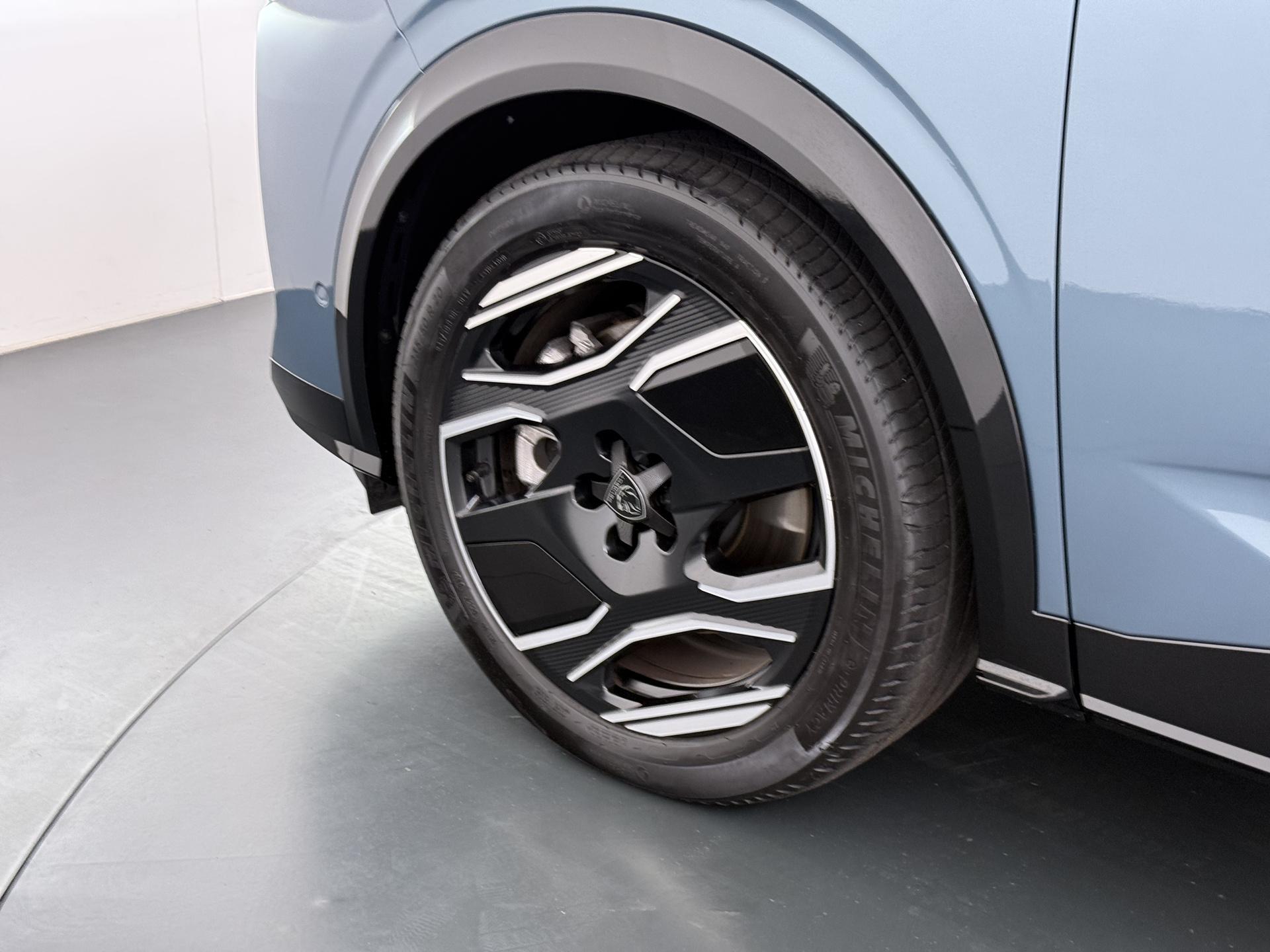 Foto van Peugeot E-5008