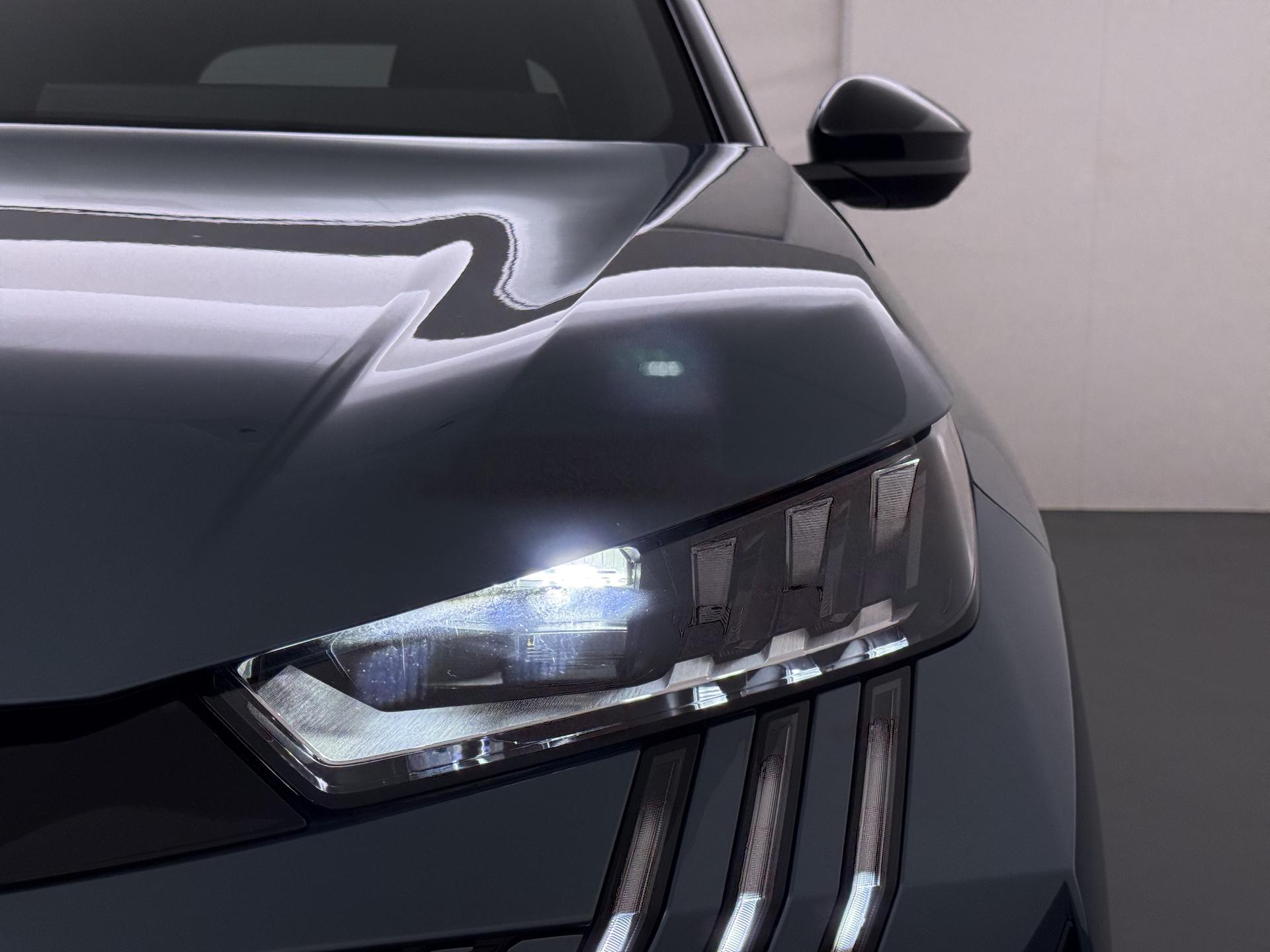 Foto van Peugeot E-5008