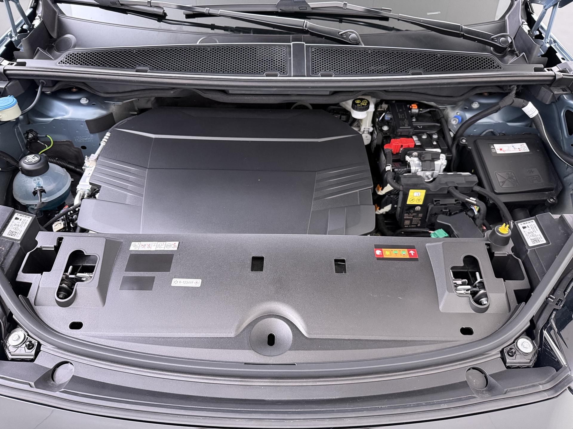 Foto van Peugeot E-5008