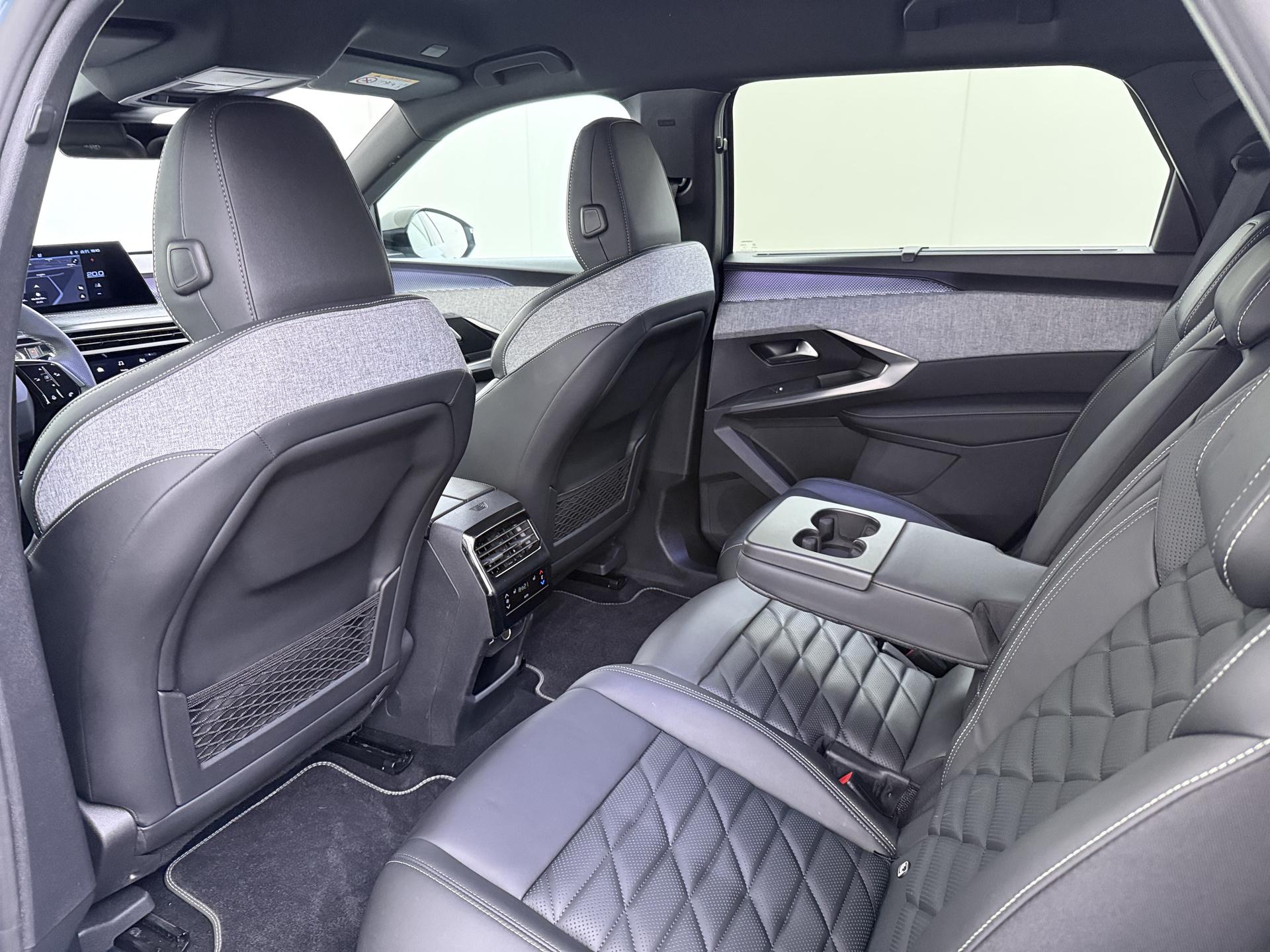 Foto van Peugeot E-5008