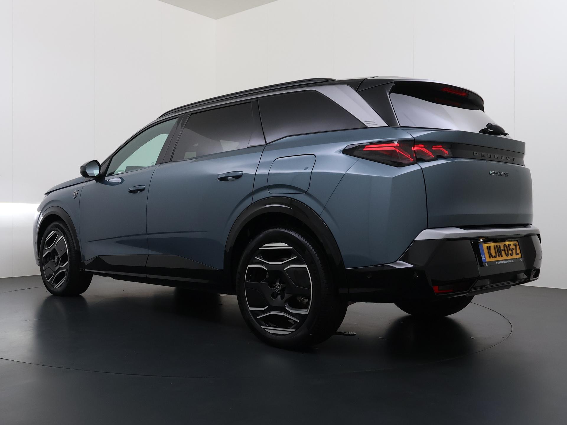 Foto van Peugeot E-5008
