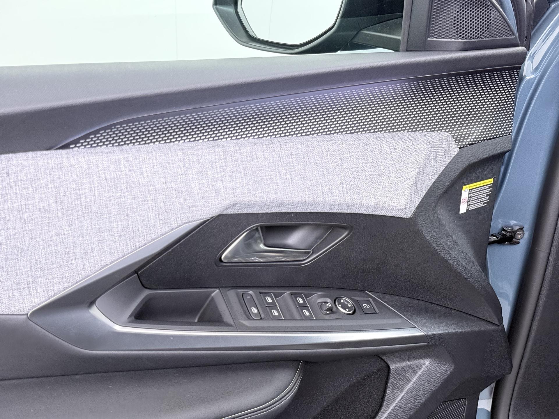Foto van Peugeot E-5008