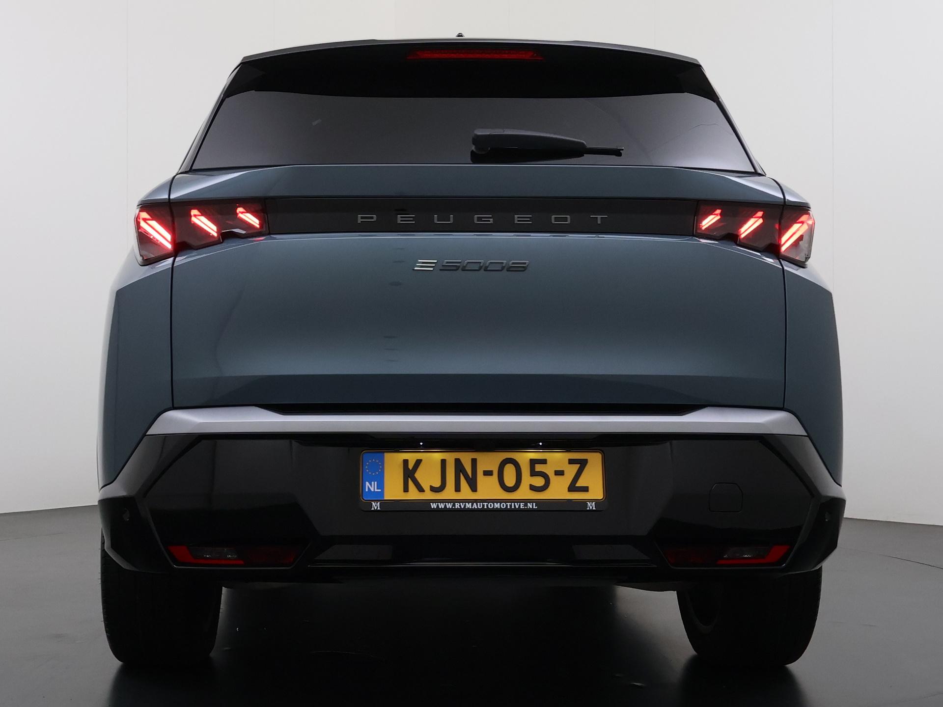 Foto van Peugeot E-5008