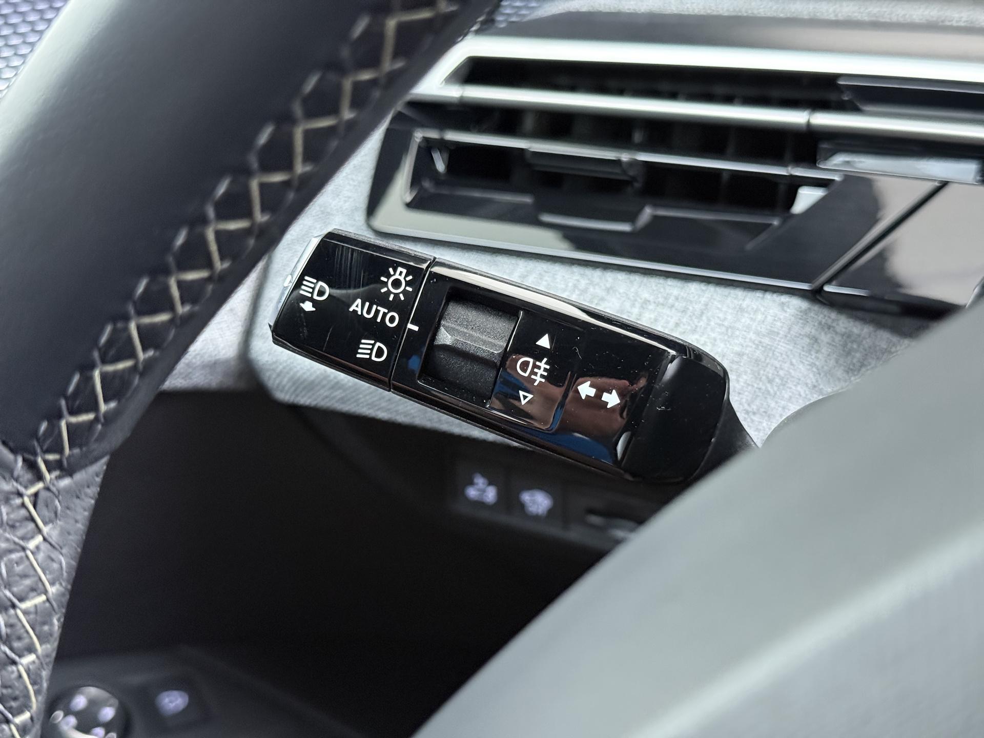 Foto van Peugeot E-5008