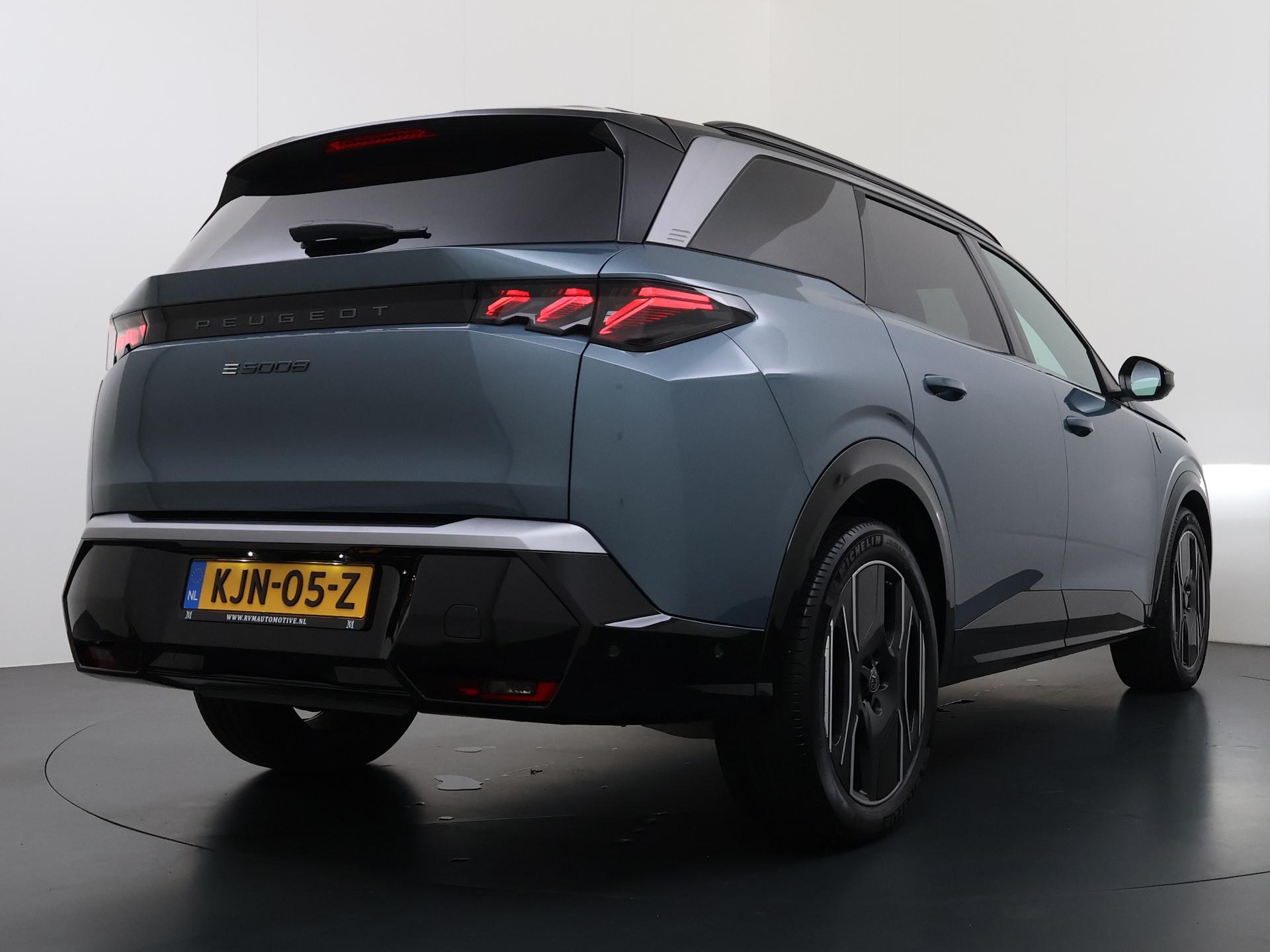 Foto van Peugeot E-5008