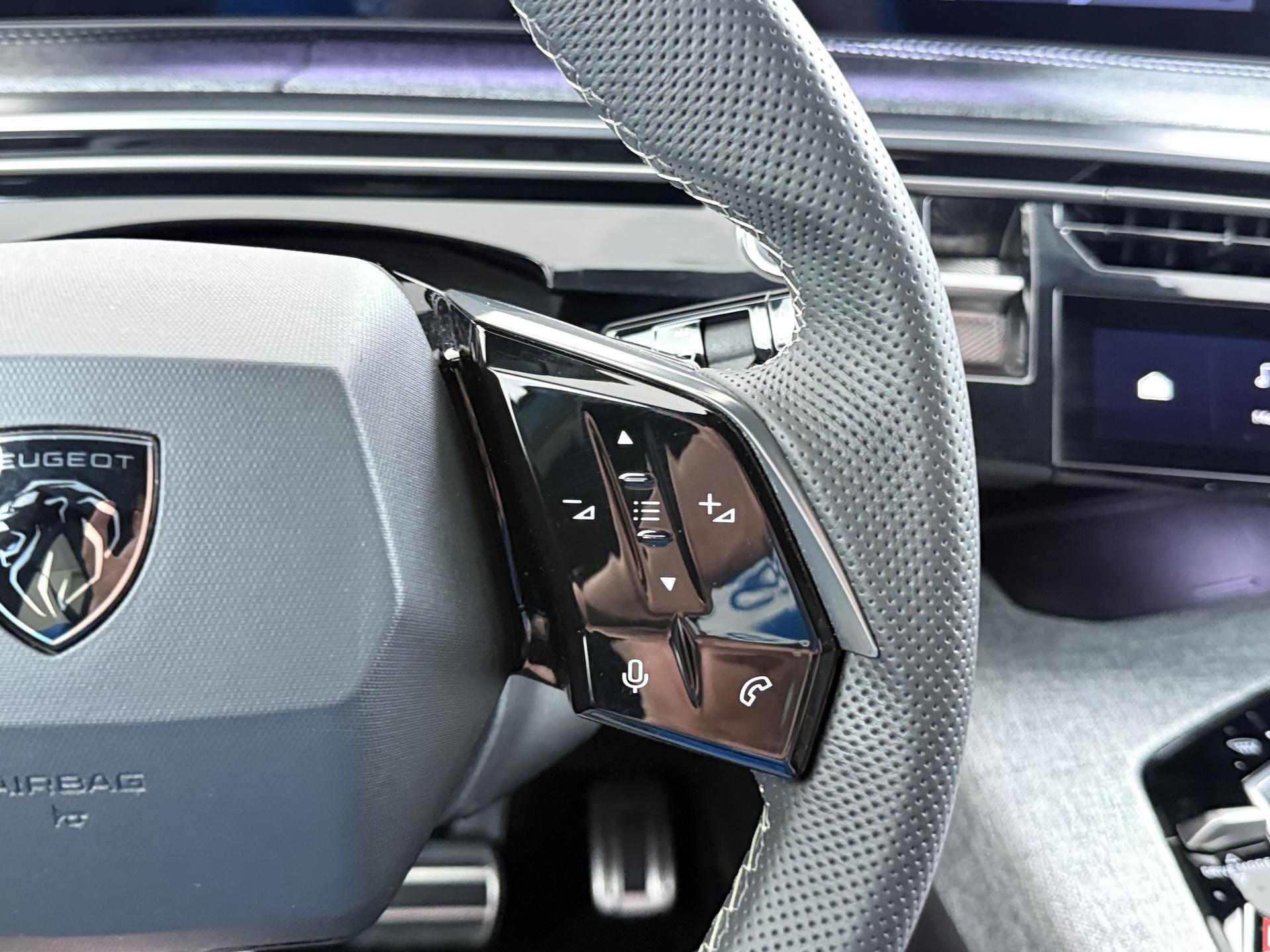 Foto van Peugeot E-5008