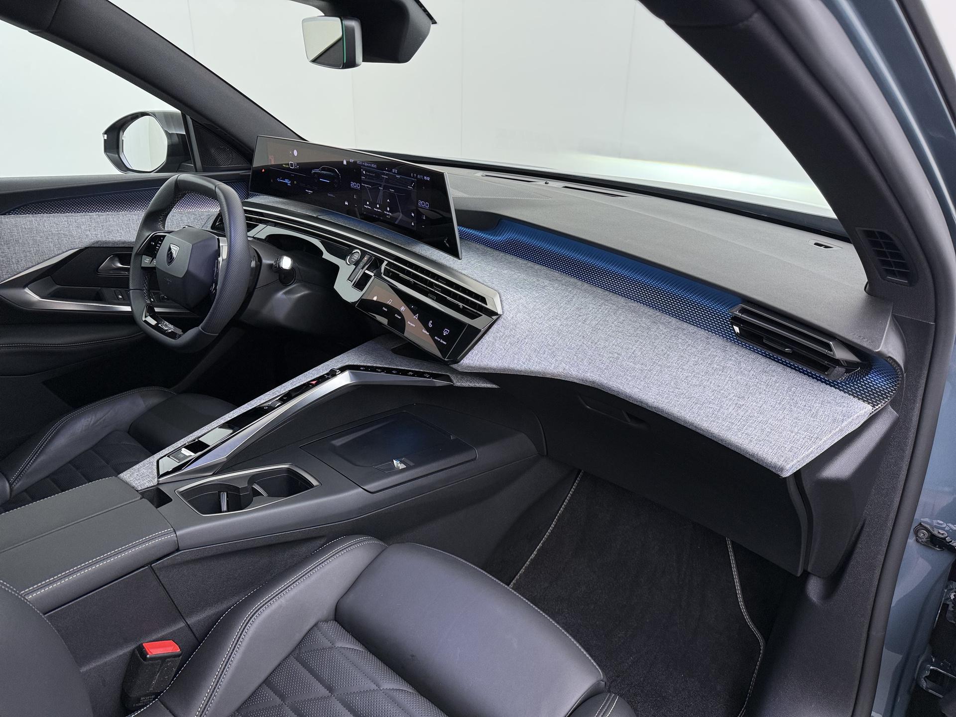 Foto van Peugeot E-5008