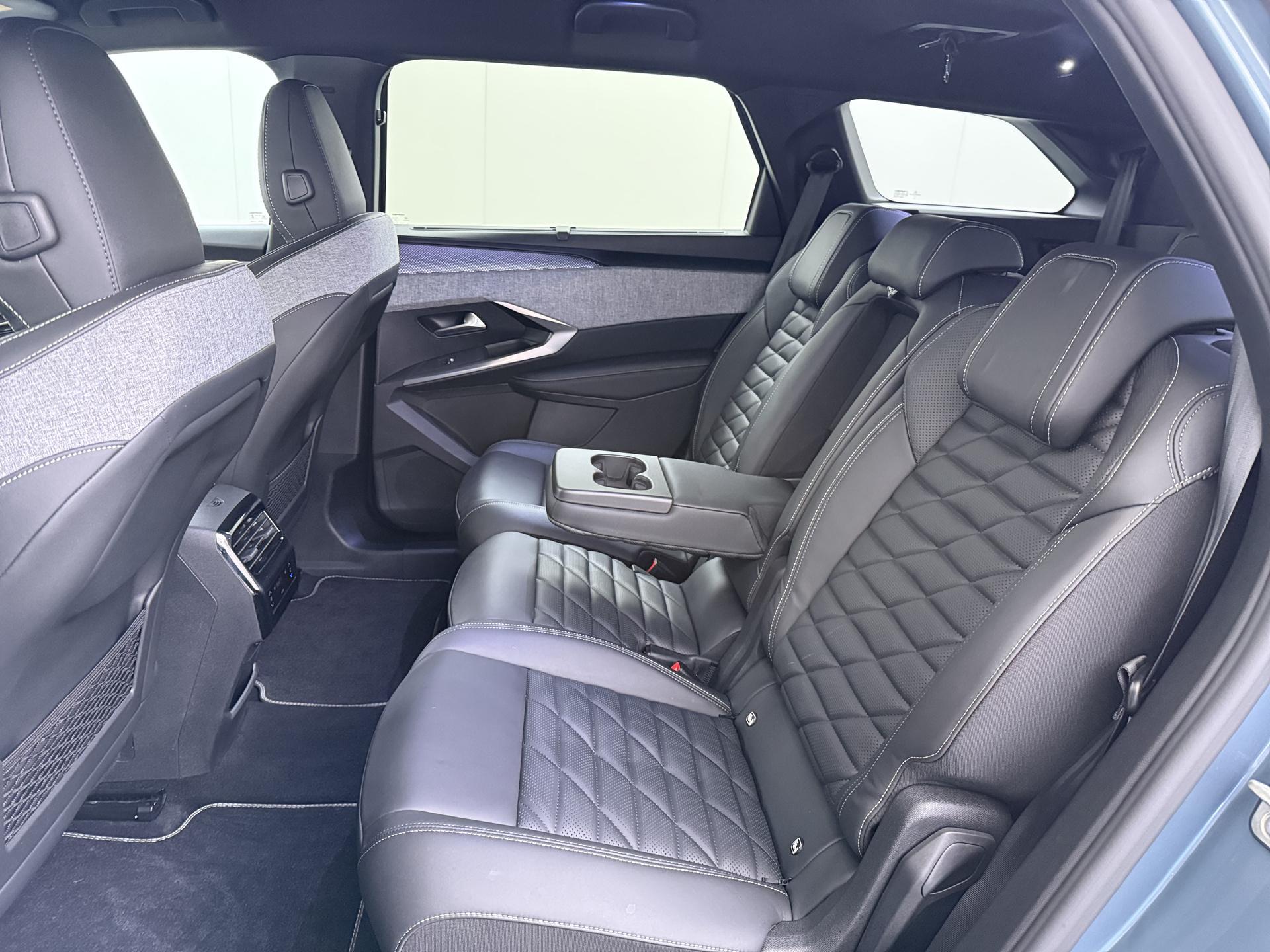 Foto van Peugeot E-5008
