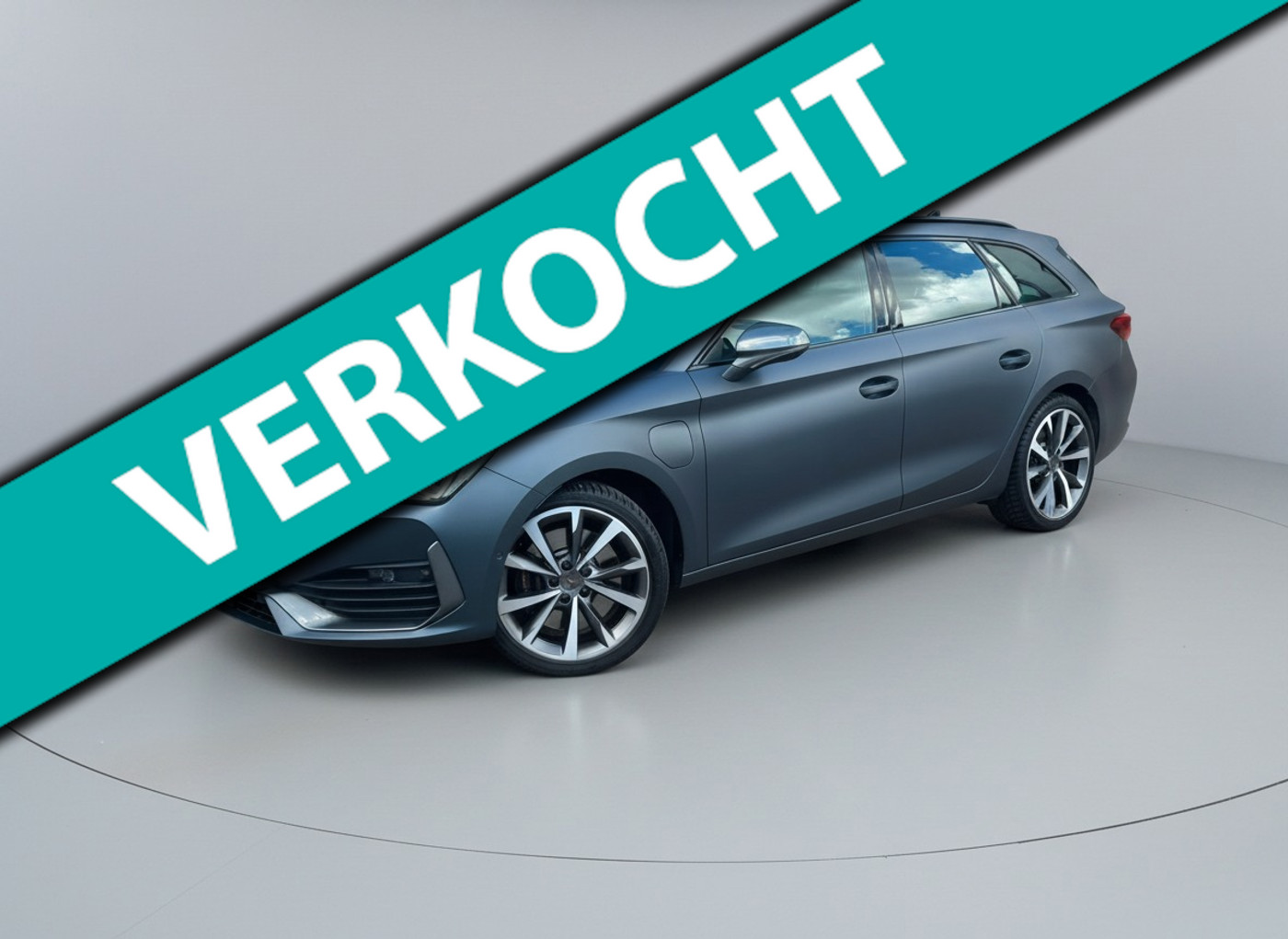 Cupra Leon Sportstourer 1.4 e-Hybrid VZ Performance * Mat grijs * Startknop * Trekhaak * Memory * 2023 - voorkant