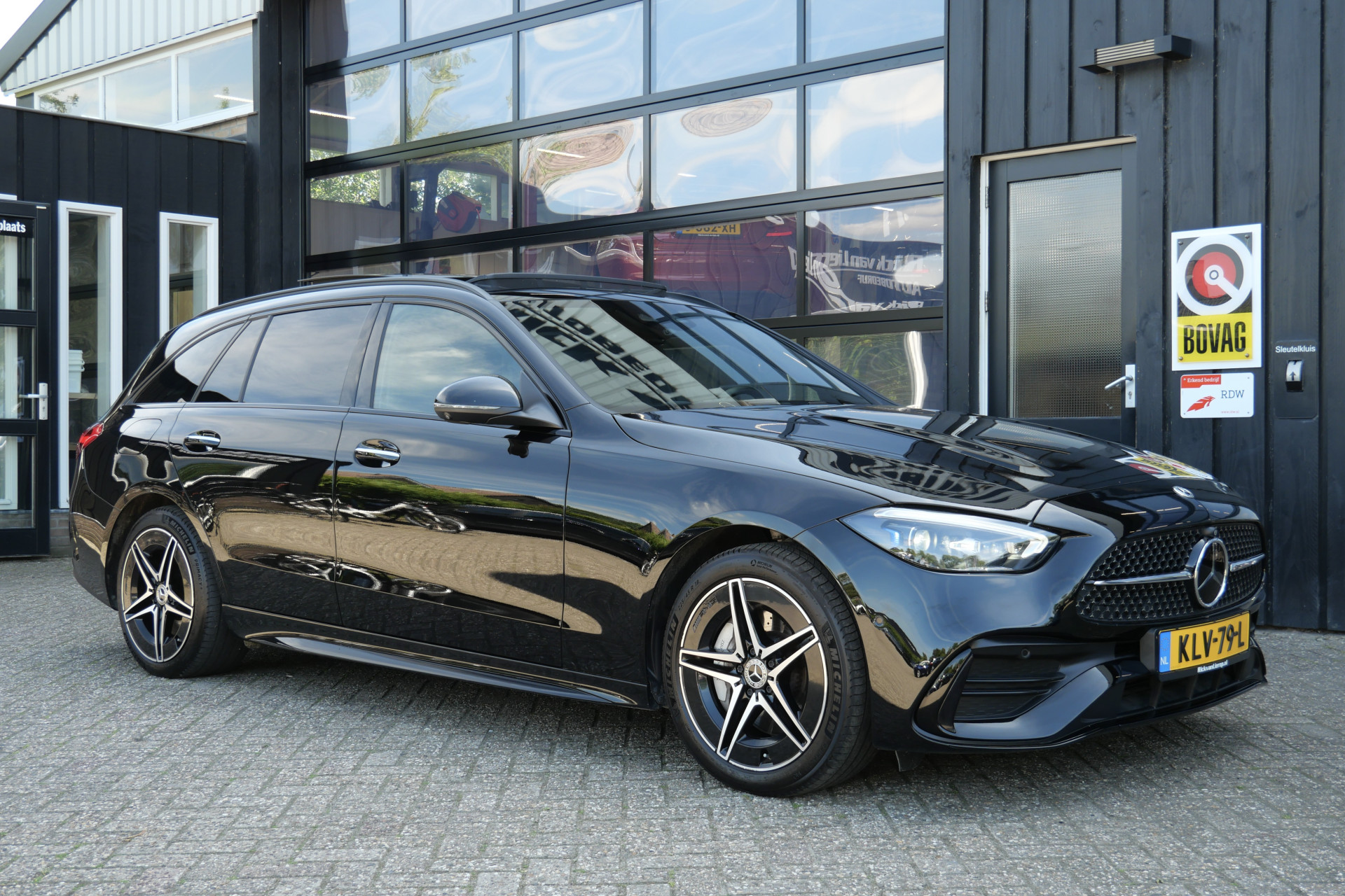 Mercedes-Benz C-klasse Estate 300 e AMG Line 2023 - voorkant