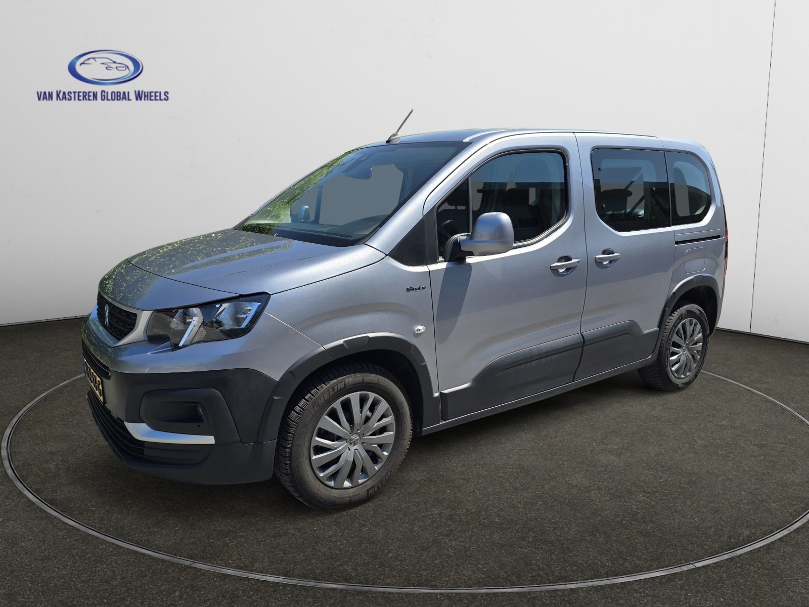 Peugeot Rifter 1.2 PureTech Style 2021 - voorkant