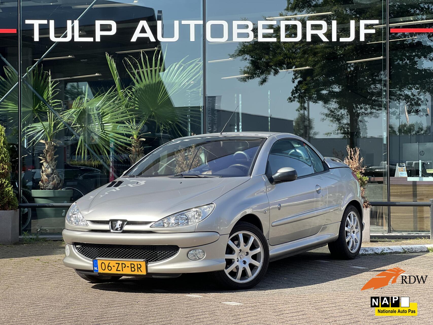 Peugeot 206 1.6-16V Roland Garros Unieke auto NL NAP 2008 - voorkant