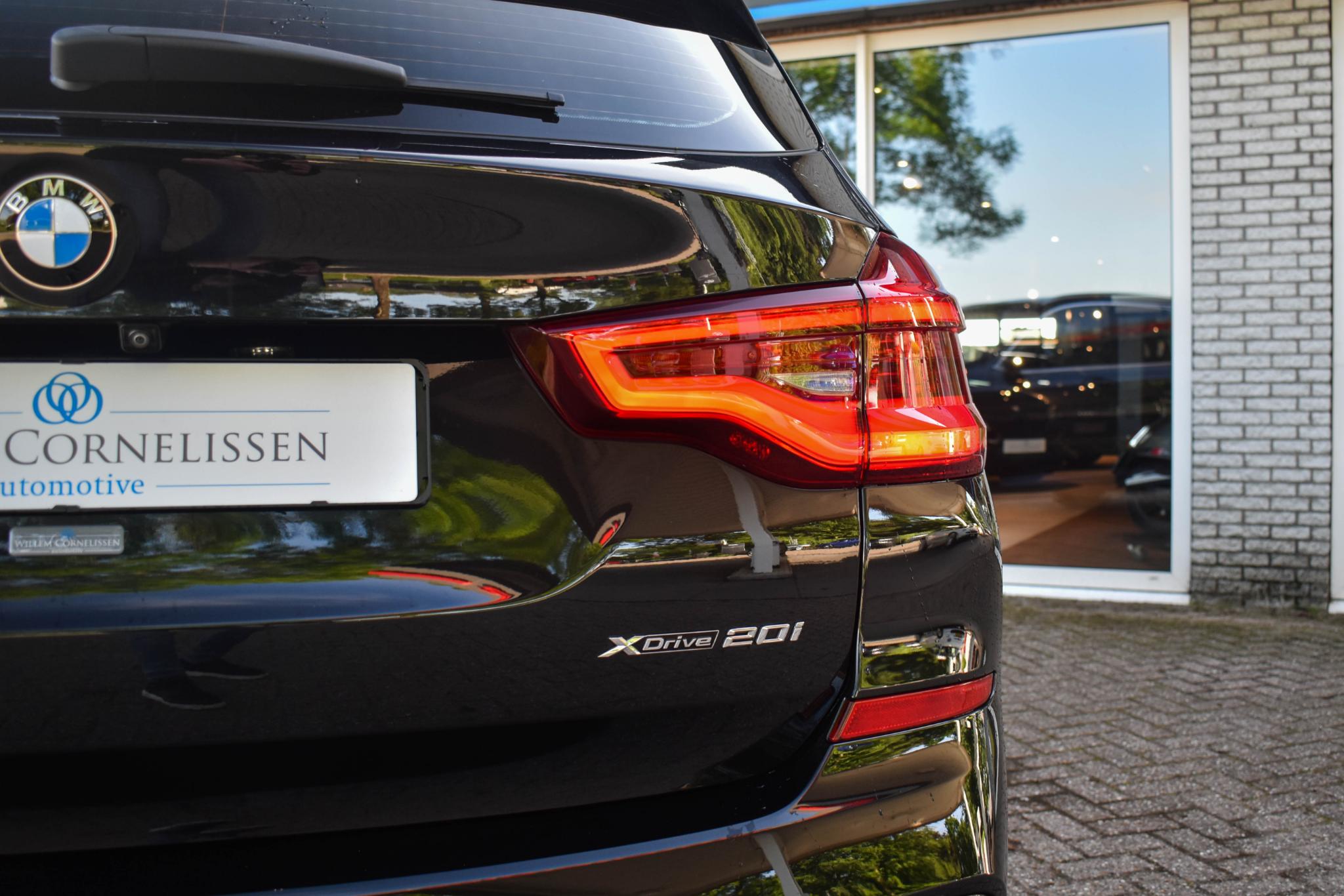 Foto van BMW X3 Xdrive20i