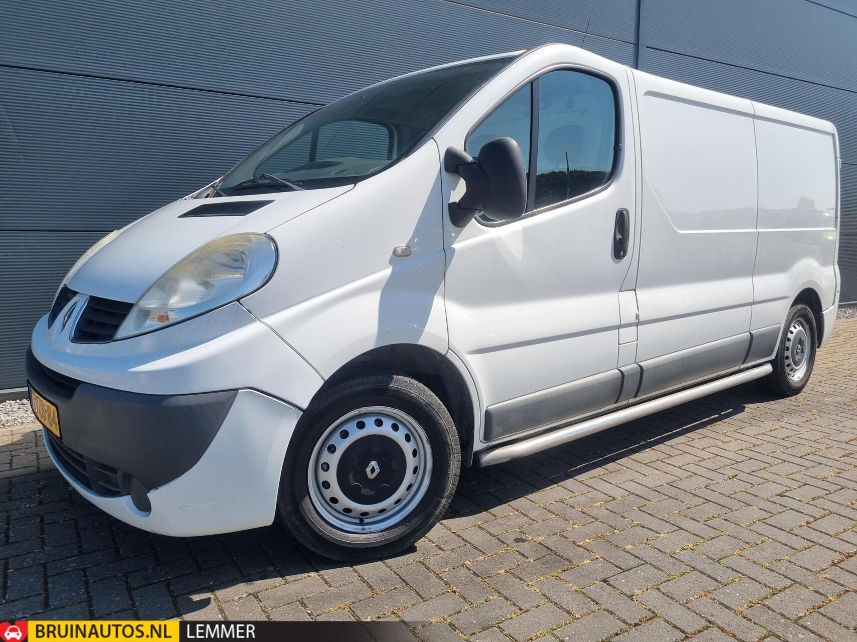 Renault Trafic 2.0 dCi  L2H1 airco nav trekhaak 2012 - voorkant