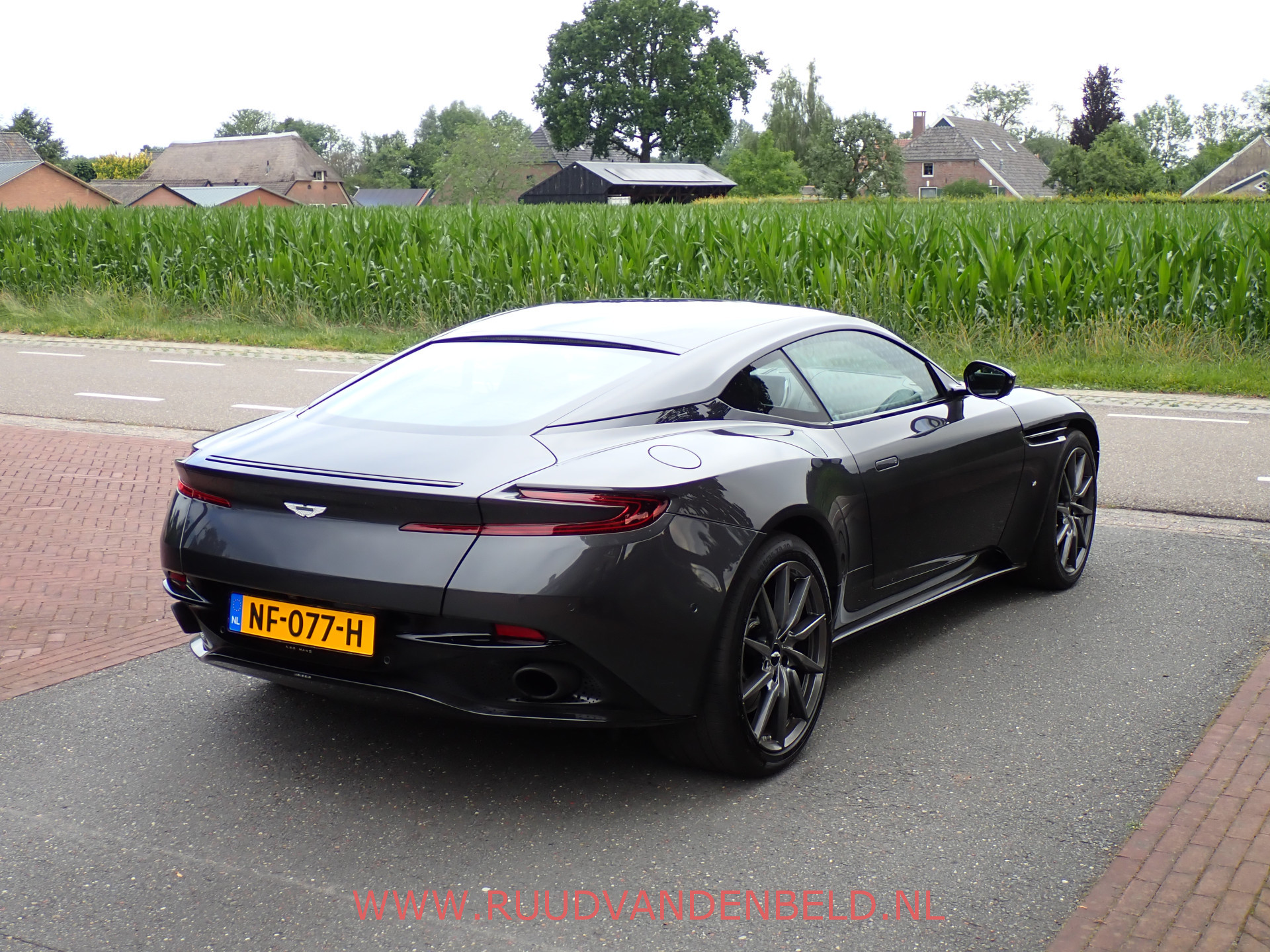 Foto van Aston Martin Db11