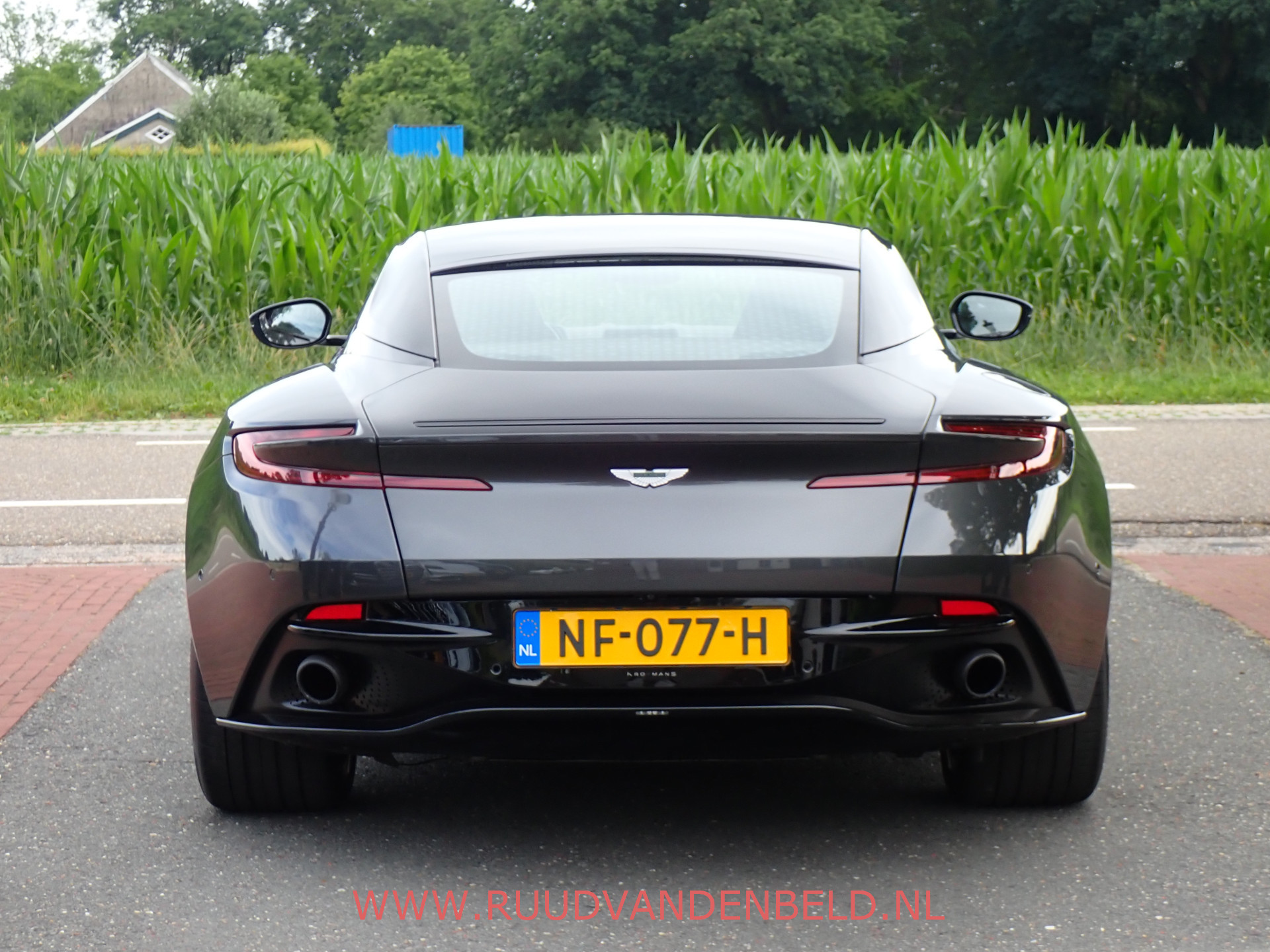 Foto van Aston Martin Db11