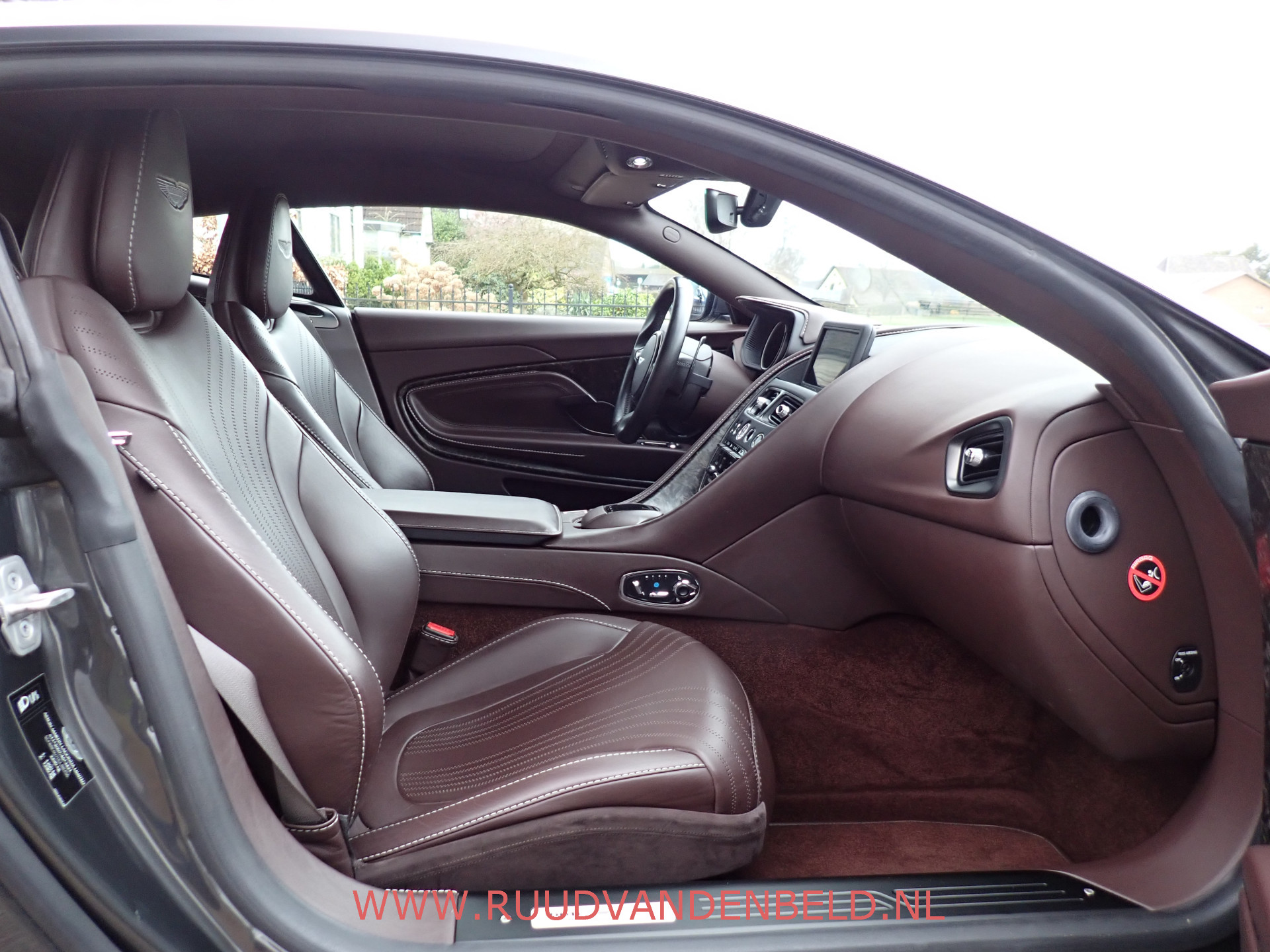 Foto van Aston Martin Db11
