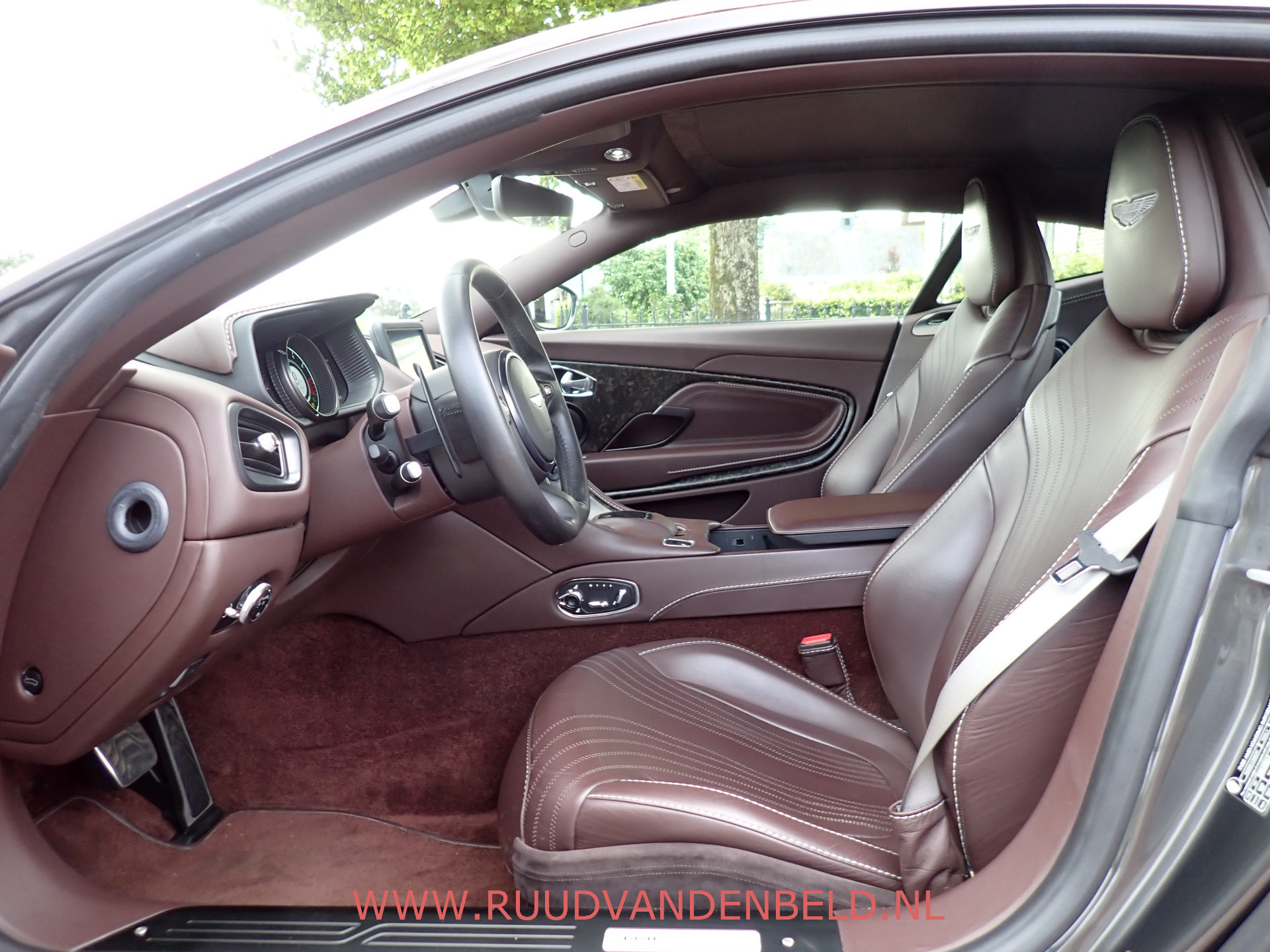 Foto van Aston Martin Db11