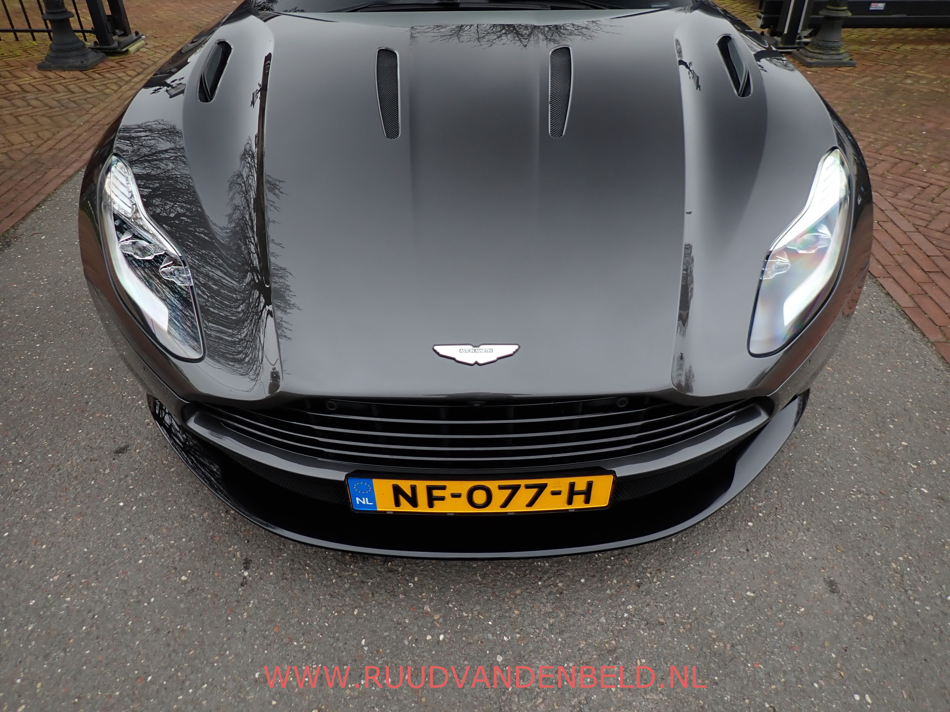 Foto van Aston Martin Db11